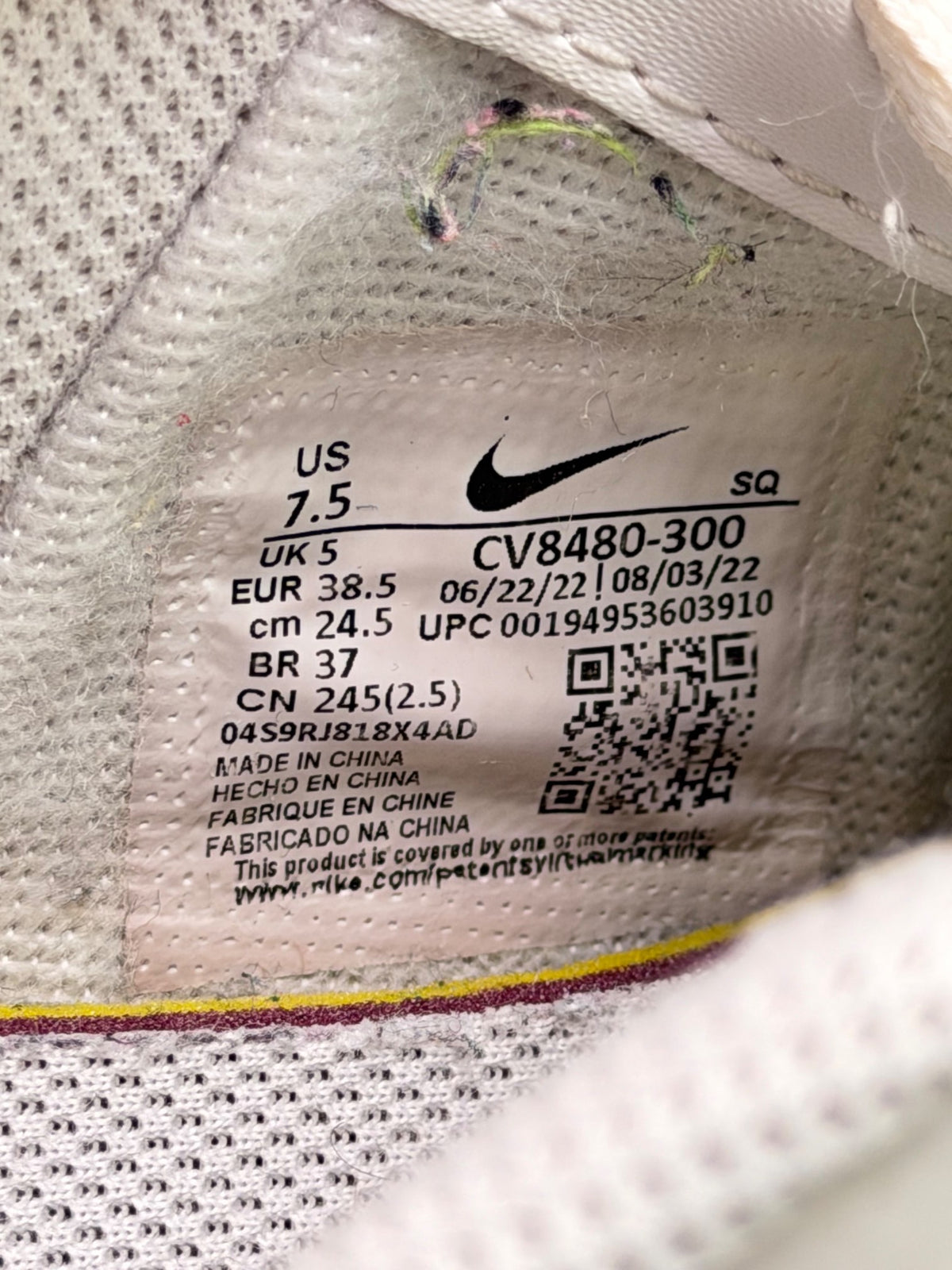 Nike Air Force 1 Shadow SE Pixel Swoosh, buty sportowe damskie w bardzo dobrym stanie rozmiar 38.5, etykieta z kodem modelu CV8480-300
