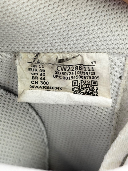 Nike Air Force 1 Low Triple White, buty sportowe męskie w bardzo dobrym stanie rozmiar 46, etykieta z kodem modelu CW2288-111