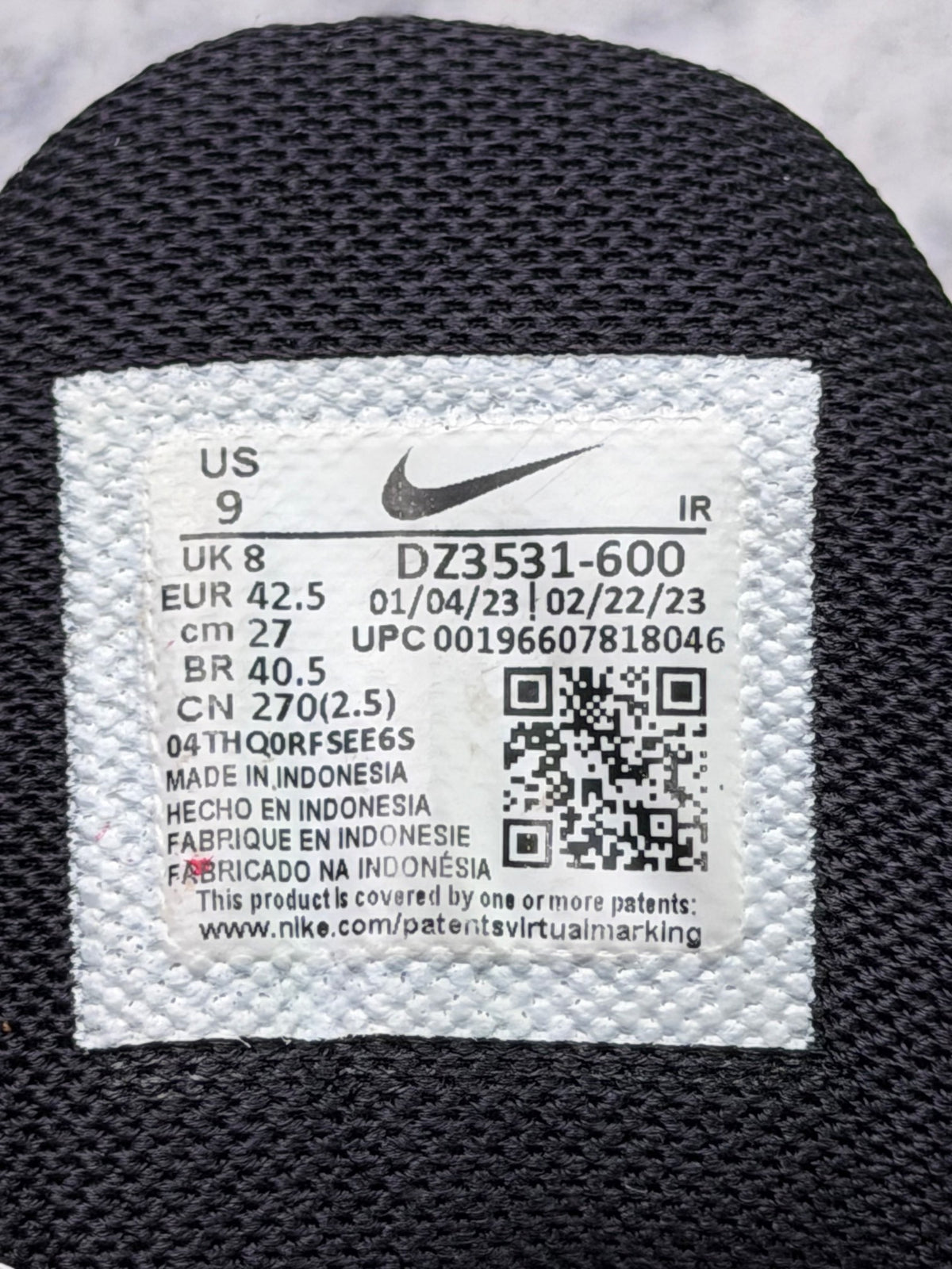 Nike Air Max Plus, buty sportowe męskie w bardzo dobrym stanie rozmiar 42.5, etykieta z kodem modelu DZ3531-500