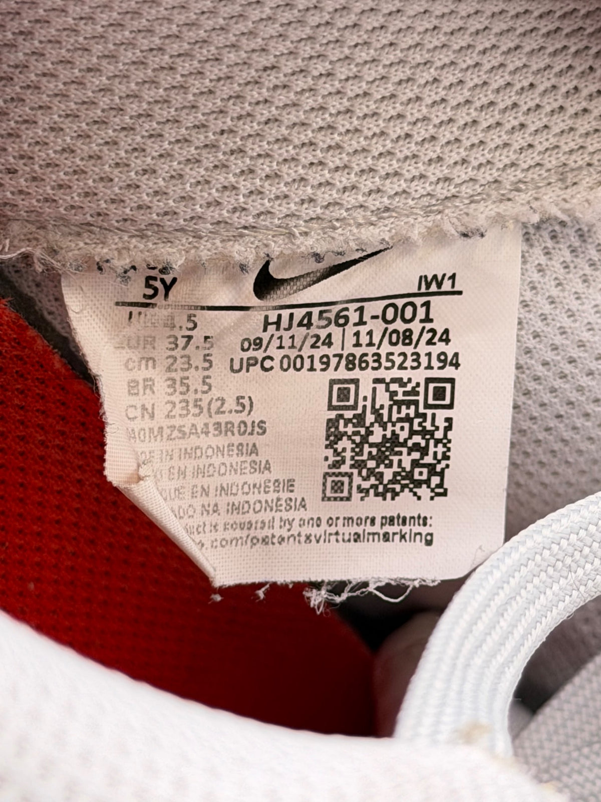 Nike Air Force 1 Low, buty sportowe damskie w bardzo dobrym stanie rozmiar 37.5, etykieta z kodem modelu HJ4561-001