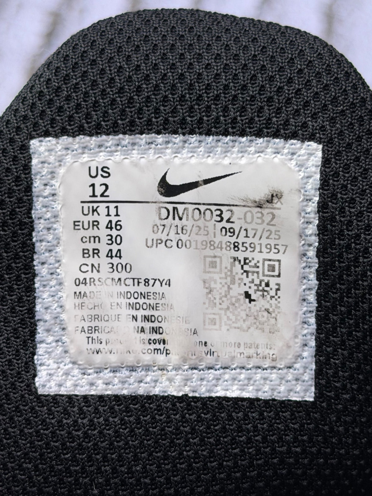 Nike Air Max Plus Pencil Point, buty sportowe męskie w bardzo dobrym stanie rozmiar 46, etykieta z kodem modelu DM0032-032
