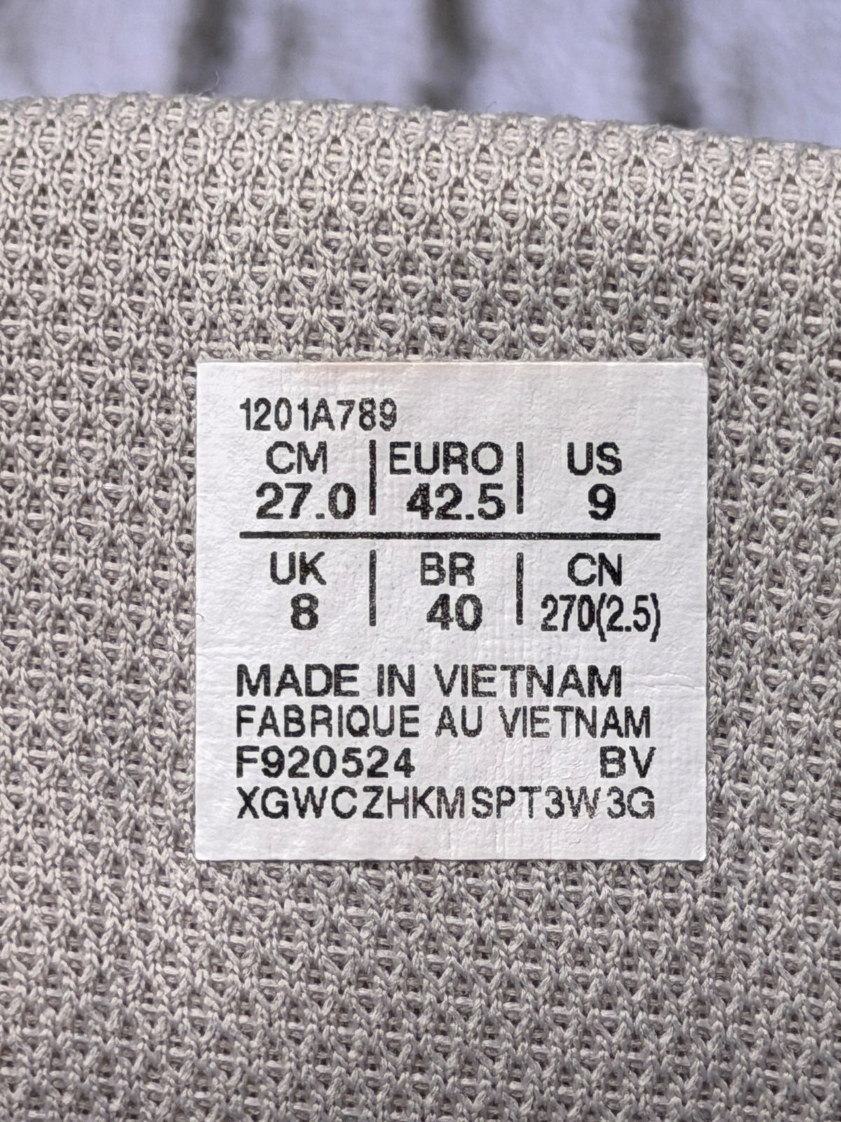 Asics Gel-Nyc, buty sportowe męskie w bardzo dobrym stanie rozmiar 42.5, etykieta z kodem modelu 1201A789