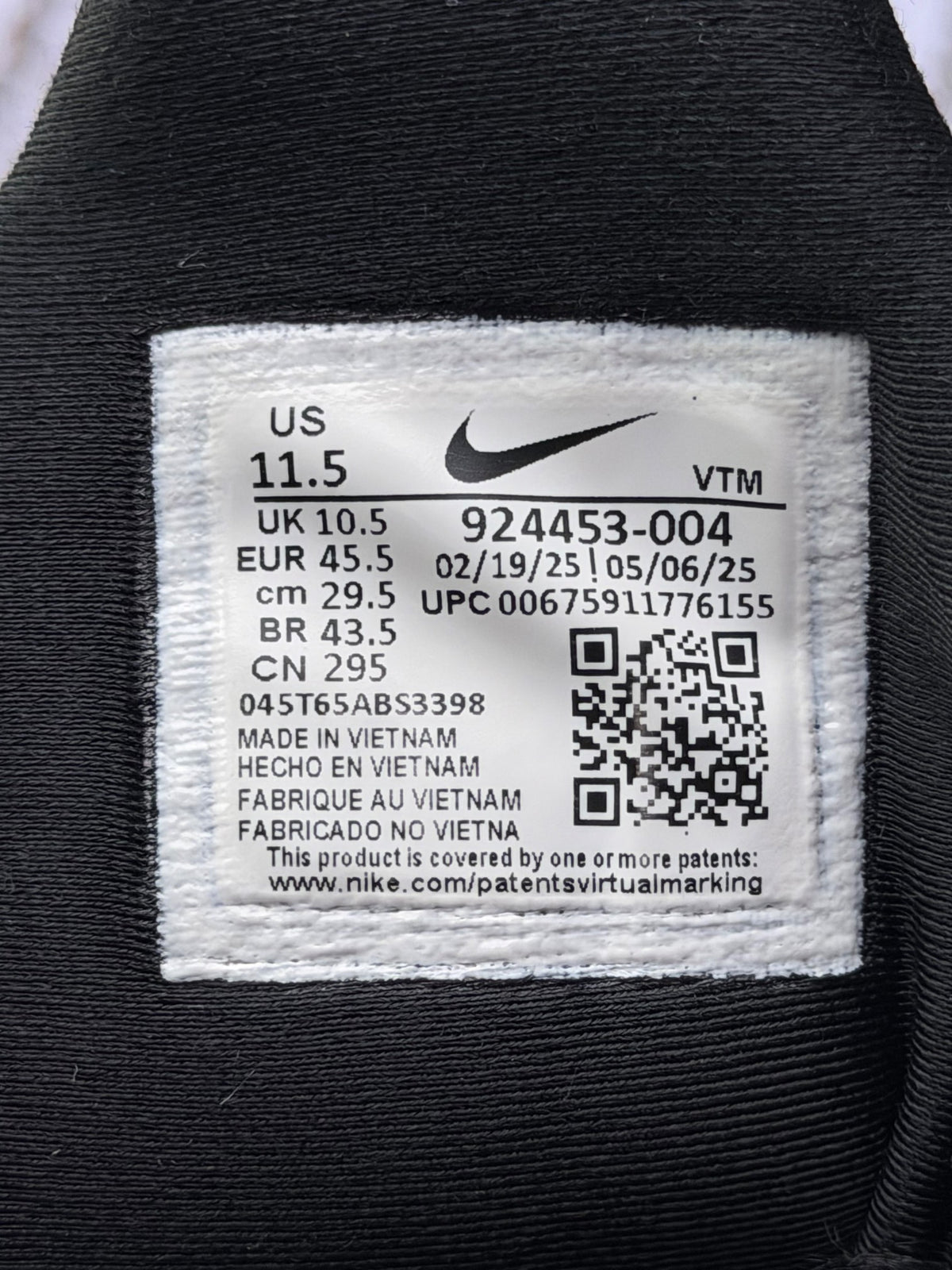 Nike Air VaporMax Plus Triple Black, buty sportowe męskie w bardzo dobrym stanie rozmiar 45.5, etykieta z kodem modelu 924453-004