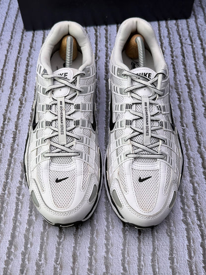 Nike P-6000 White Metallic Silver Black, buty sportowe męskie w bardzo dobrym stanie rozmiar 44.5, widok z góry