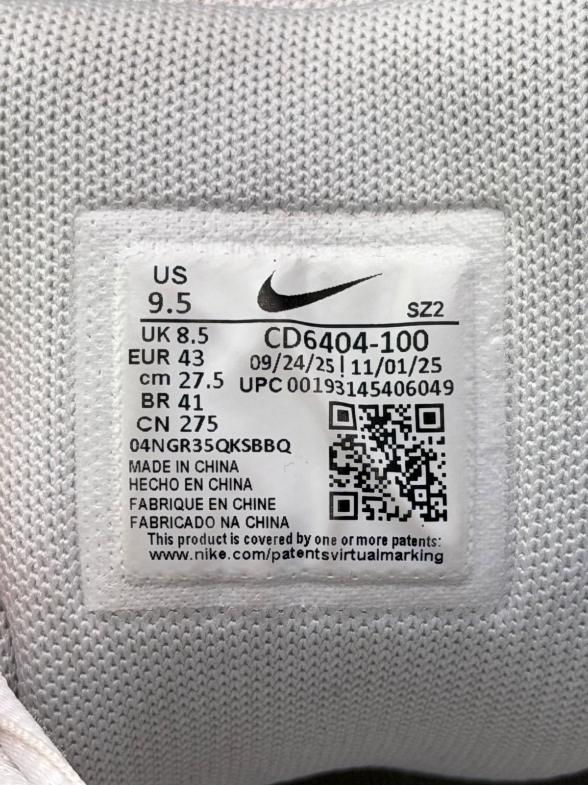 Nike P-6000 Triple White, buty sportowe męskie w bardzo dobrym stanie rozmiar 43, etykieta z kodem modelu CD6404-100