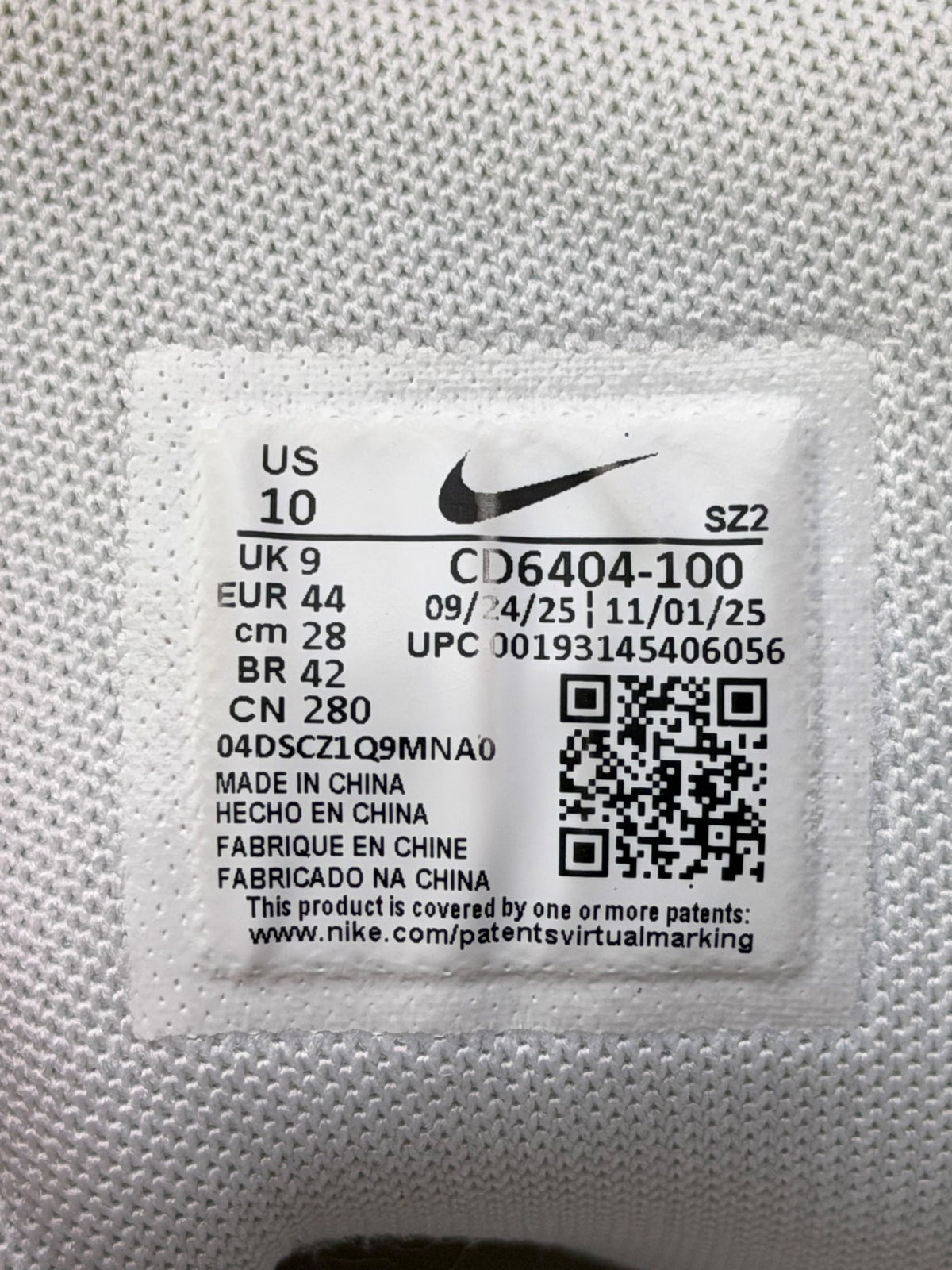 Nike P-6000 Triple White, buty sportowe męskie w bardzo dobrym stanie rozmiar 44, etykieta z kodem modelu CD6404-100