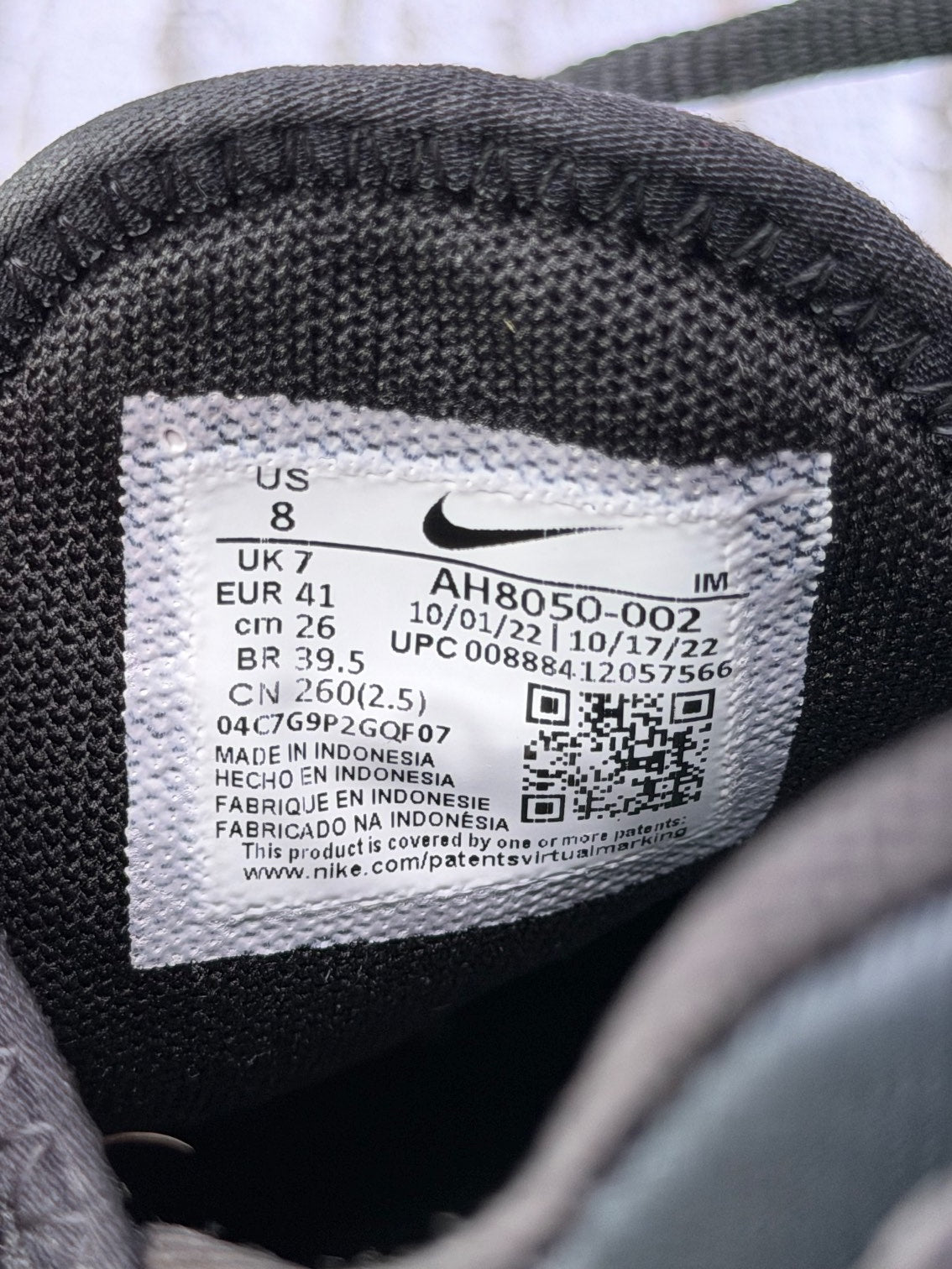 Nike Air Max 270 Black/White, buty sportowe męskie w bardzo dobrym stanie rozmiar 41, etykieta z kodem modelu AH8050-002