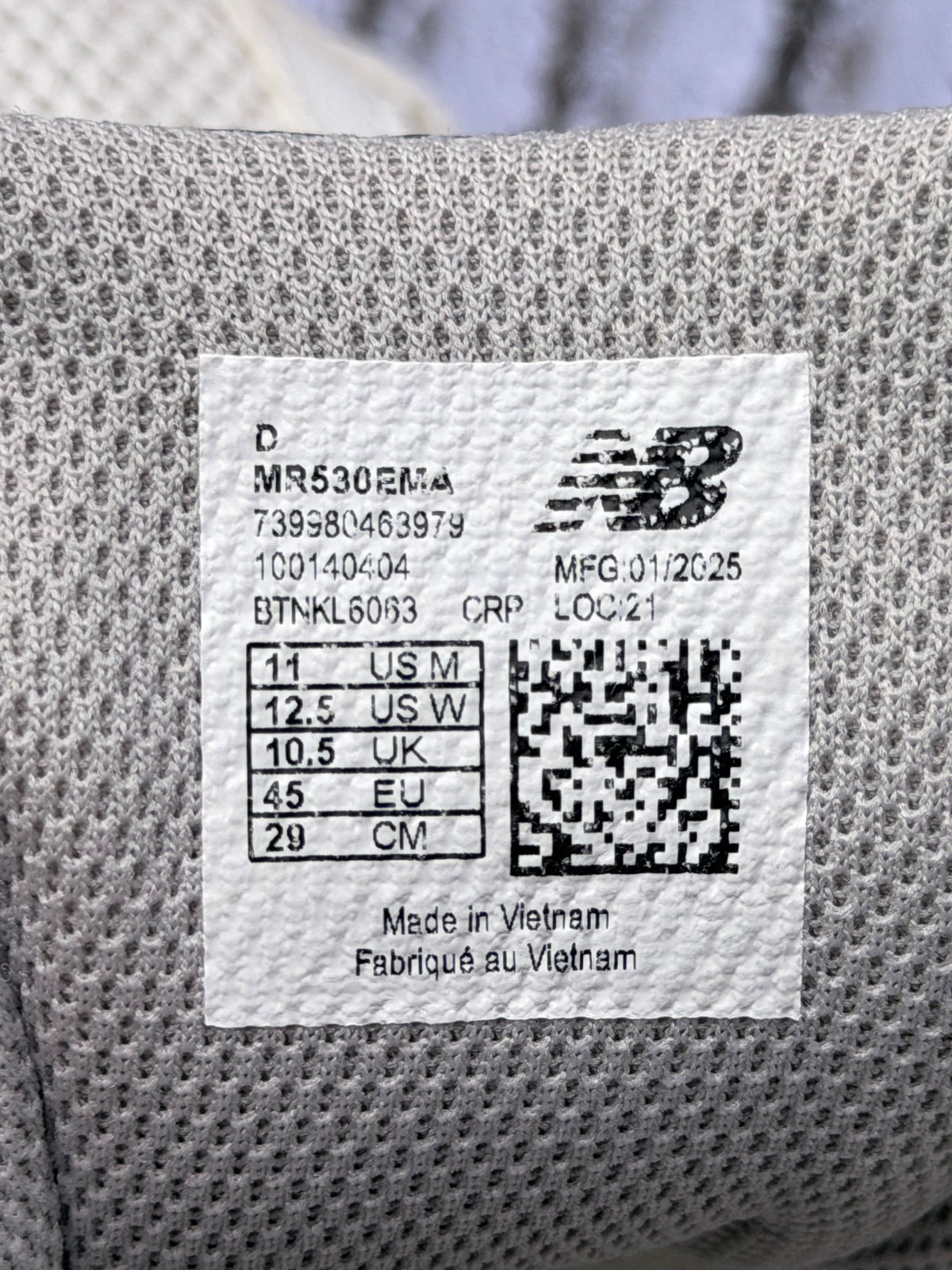New Balance 530 Munsell White, buty sportowe męskie w bardzo dobrym stanie rozmiar 45, etykieta z kodem modelu MR530EMA