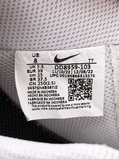 Nike Air Force 1 '07 Low, buty sportowe damskie w bardzo dobrym stanie rozmiar 39, etykieta z kodem modelu DD8959-103