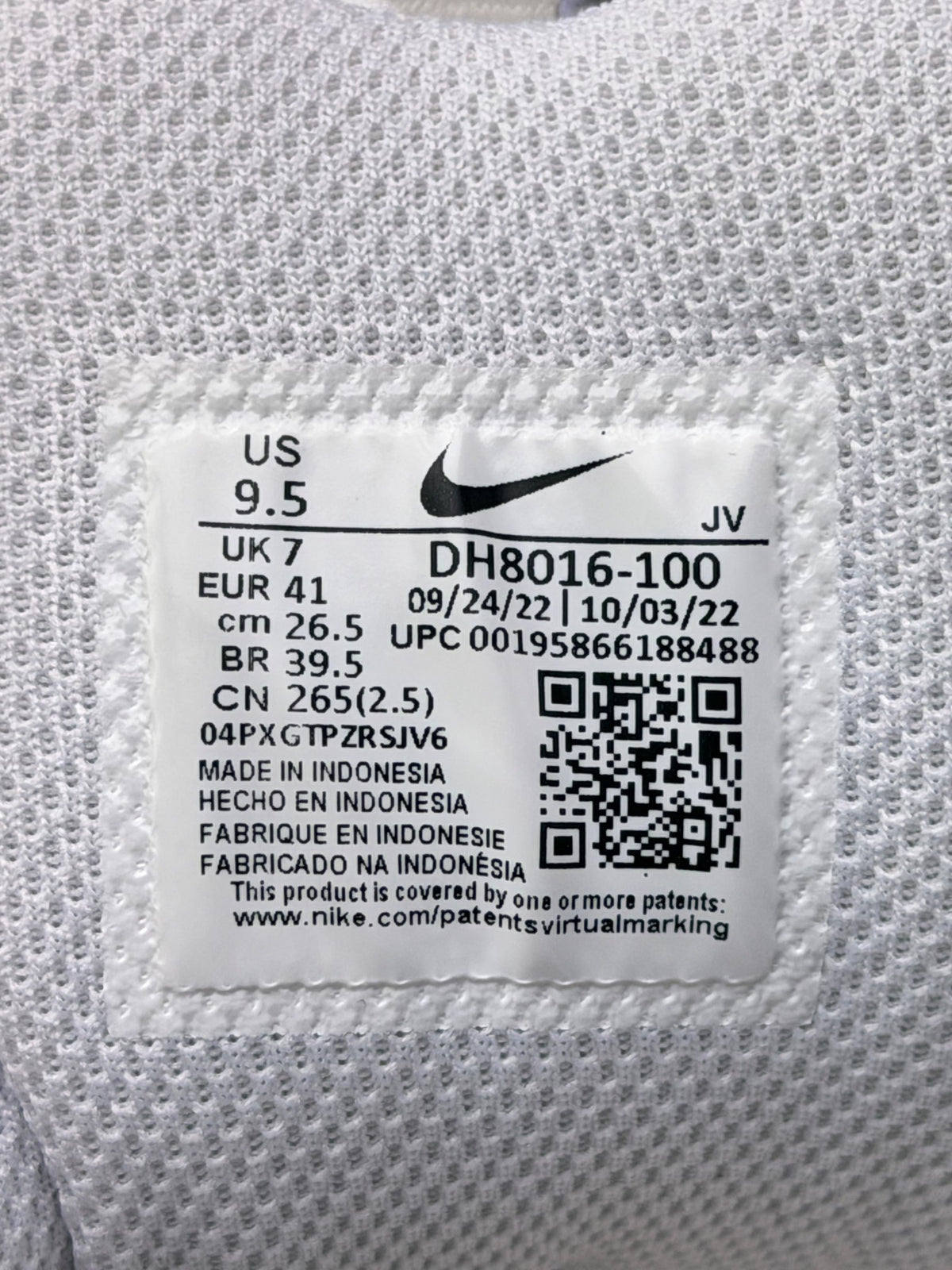Nike Air Max 97 Triple White, buty sportowe męskie w bardzo dobrym stanie rozmiar 41, etykieta z kodem modelu DH8016-100