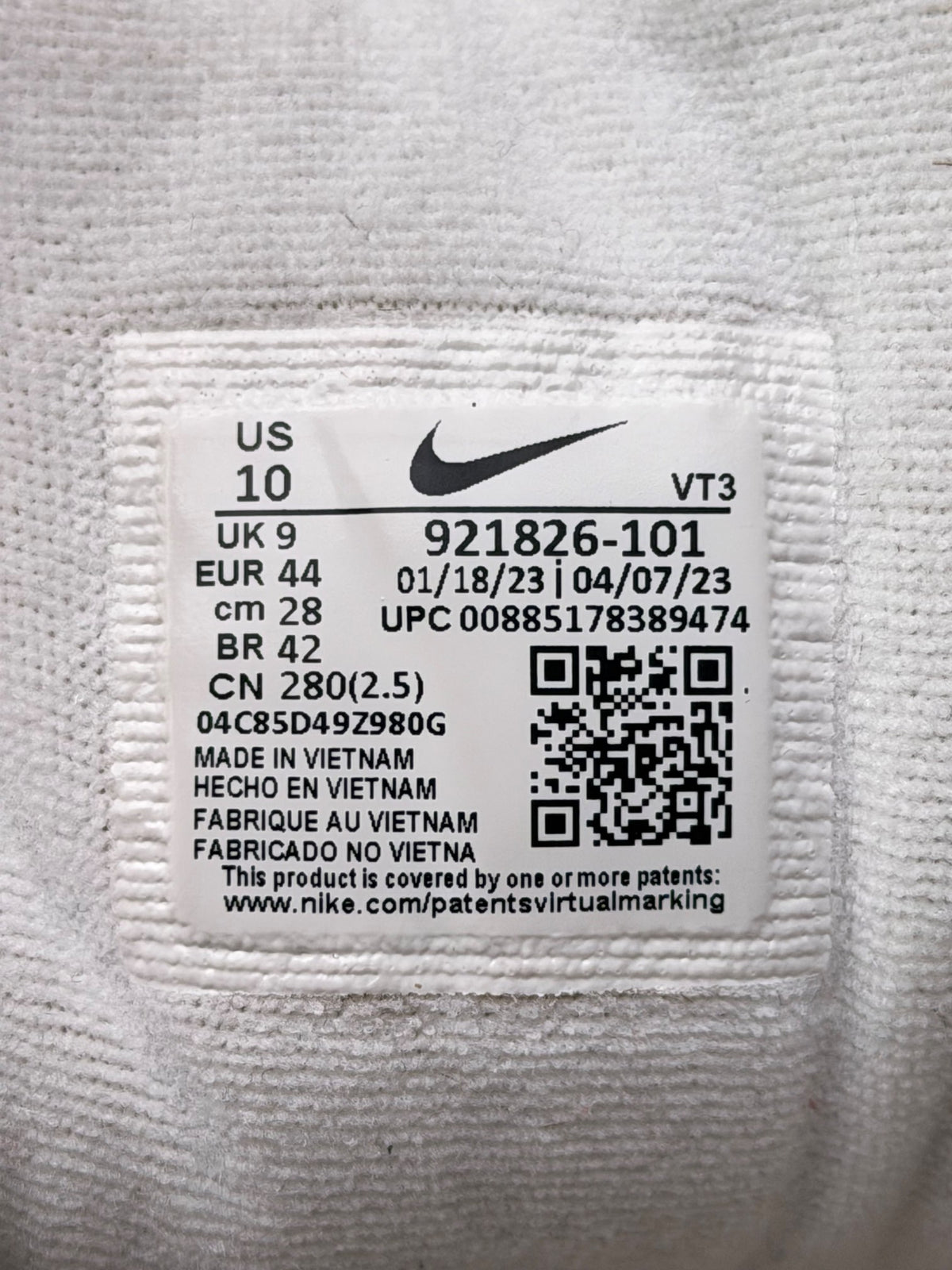 Nike Air Max 97, buty sportowe męskie w bardzo dobrym stanie rozmiar 44, etykieta z kodem modelu 921826-101