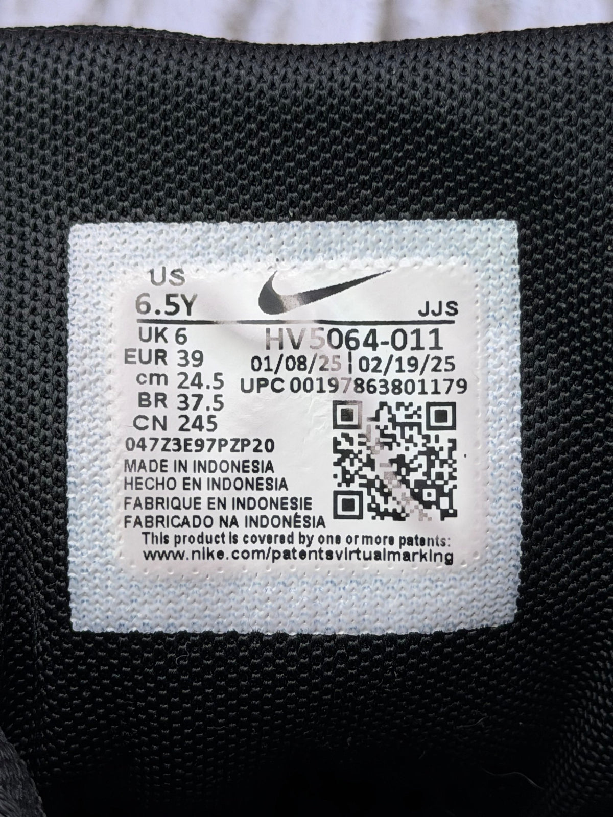 Nike P-6000, buty sportowe damskie w bardzo dobrym stanie rozmiar 39, etykieta z kodem modelu HV5064-011