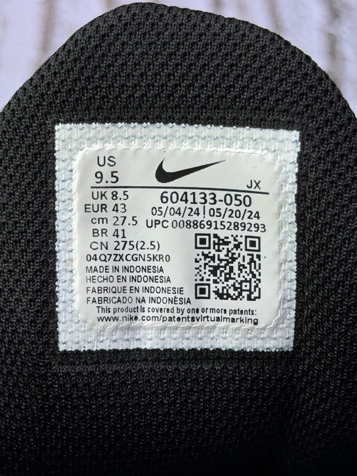 Nike Air Max Plus Triple Black, buty sportowe męskie w bardzo dobrym stanie rozmiar 43, etykieta z kodem modelu 604133-050