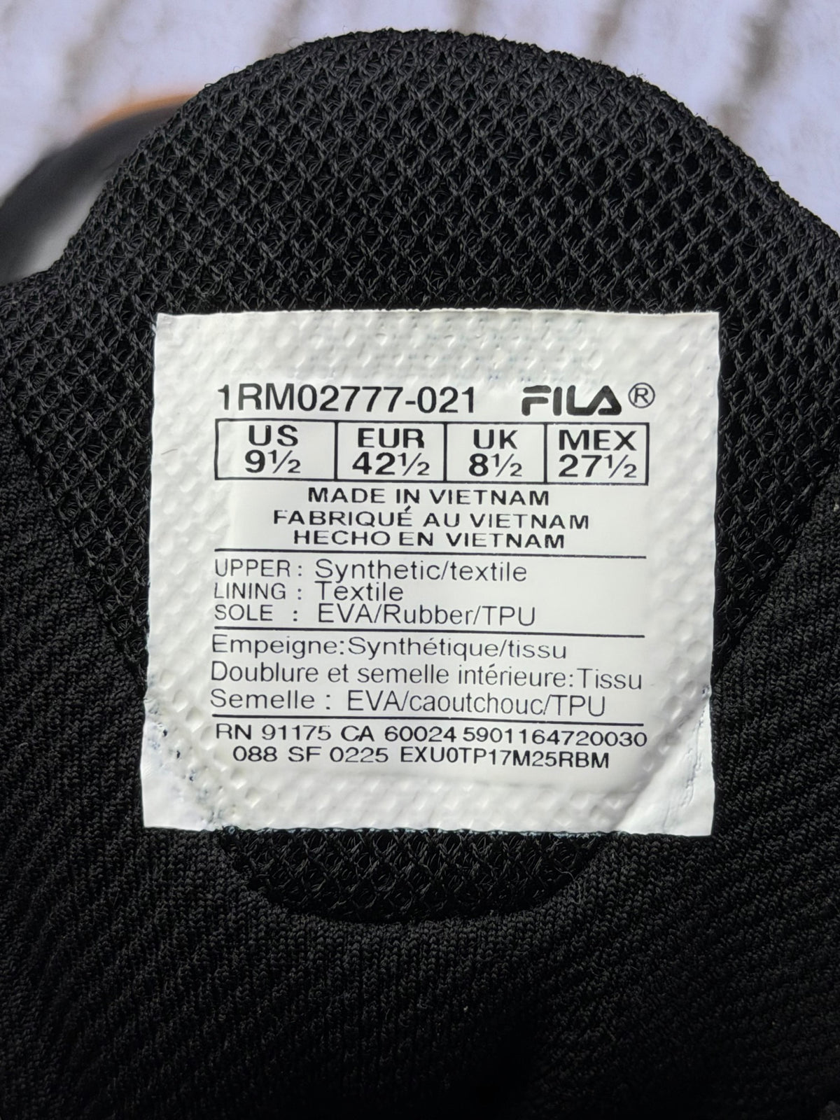 FILA Blur 2, buty sportowe męskie w bardzo dobrym stanie rozmiar 42.5, etykieta z kodem modelu 1RM02777-021