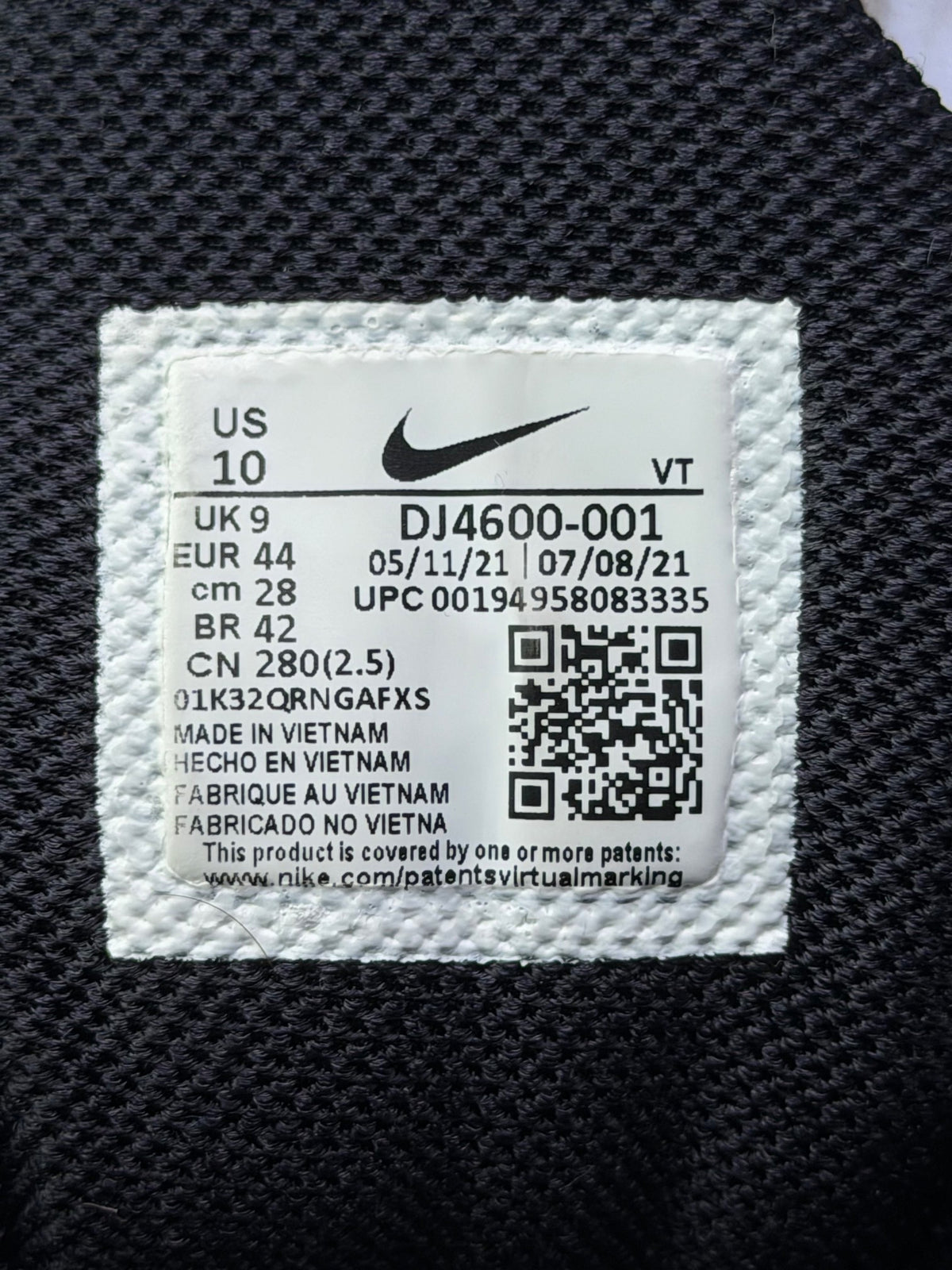 Nike Air Max Plus 3 Black White, buty sportowe męskie w bardzo dobrym stanie rozmiar 44, etykieta z kodem modelu DJ4600-001