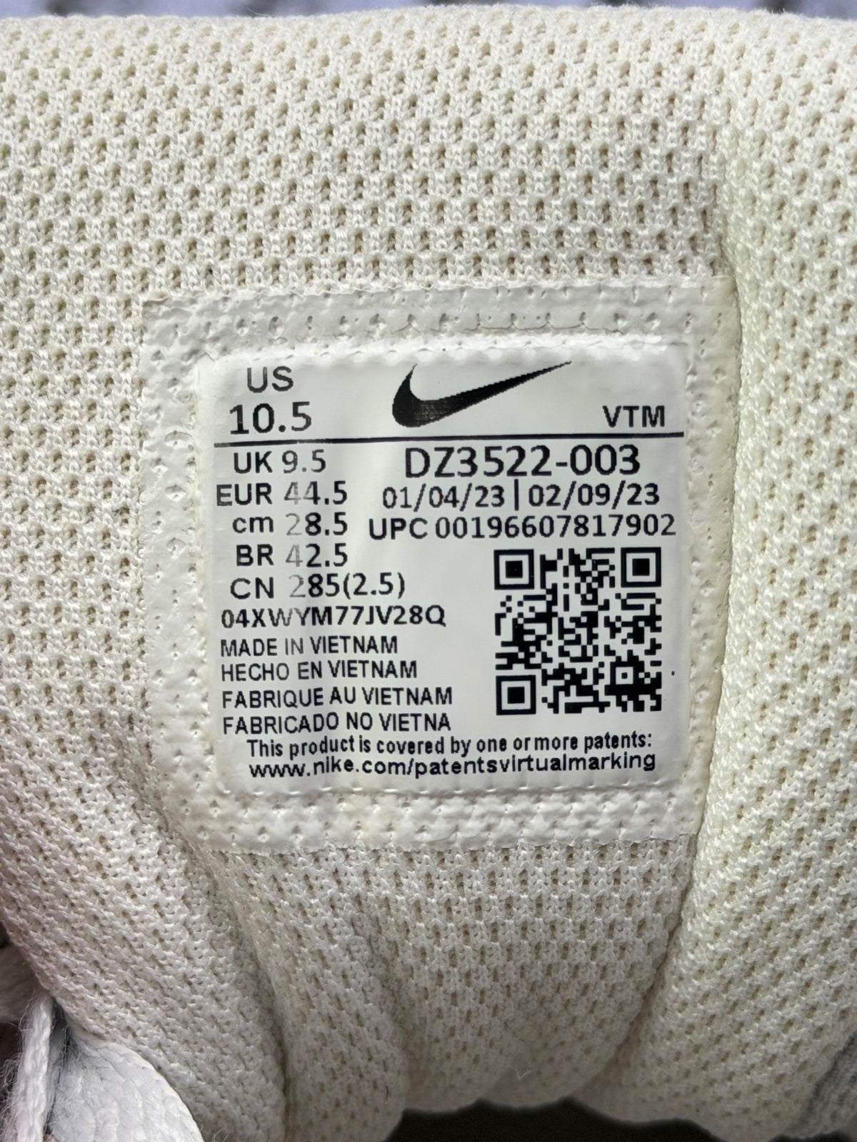 Nike Air Max 90 Photon Dust, buty sportowe męskie w bardzo dobrym stanie rozmiar 44.5, etykieta z kodem modelu DZ3522-003