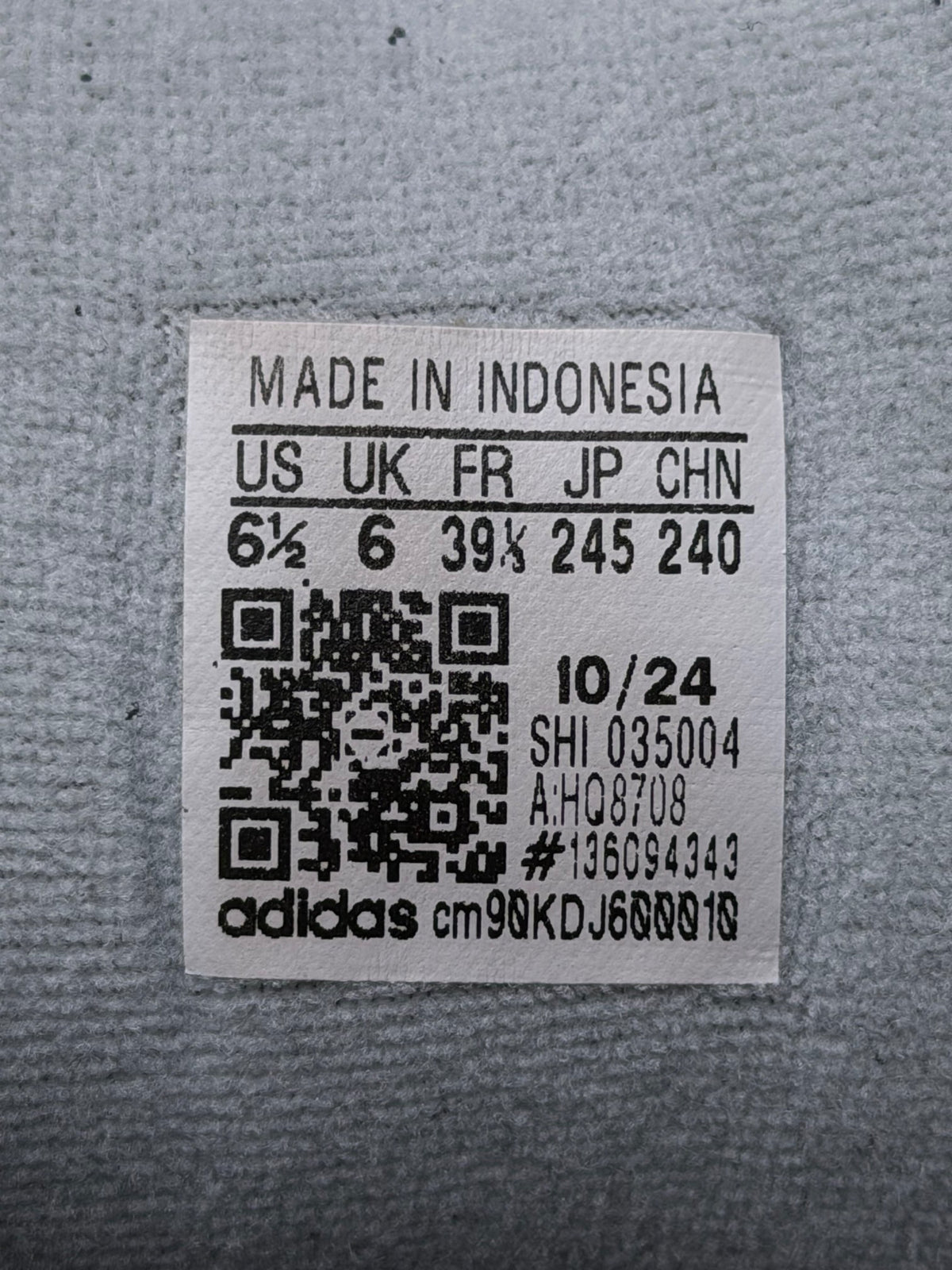 Adidas Campus Black White Gum, buty sportowe damskie w bardzo dobrym stanie rozmiar 39 1/3, etykieta z kodem modelu HQ8708