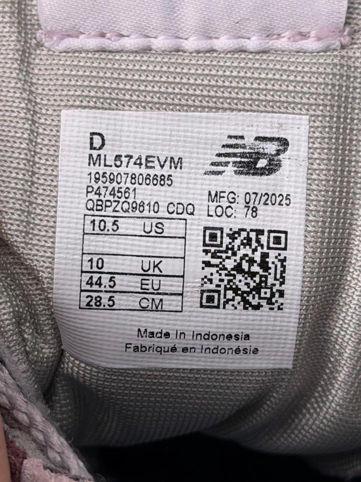New Balance 574, buty sportowe męskie w bardzo dobrym stanie rozmiar 44.5, etykieta z kodem modelu ML574EVM