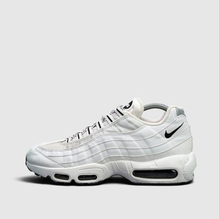 Nike Air Max 95, buty sportowe męskie w bardzo dobrym stanie rozmiar 42, boczny profil, lewa strona