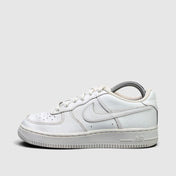 Nike Air Force 1 Low Triple White, buty sportowe damskie w dobrym stanie rozmiar 36.5, boczny profil, lewa strona