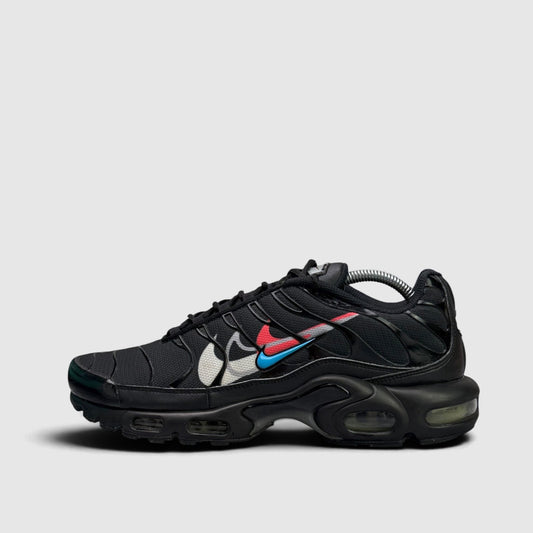 Nike Air Max Plus Multi Swoosh, buty sportowe męskie w bardzo dobrym stanie rozmiar 44, boczny profil, lewa strona
