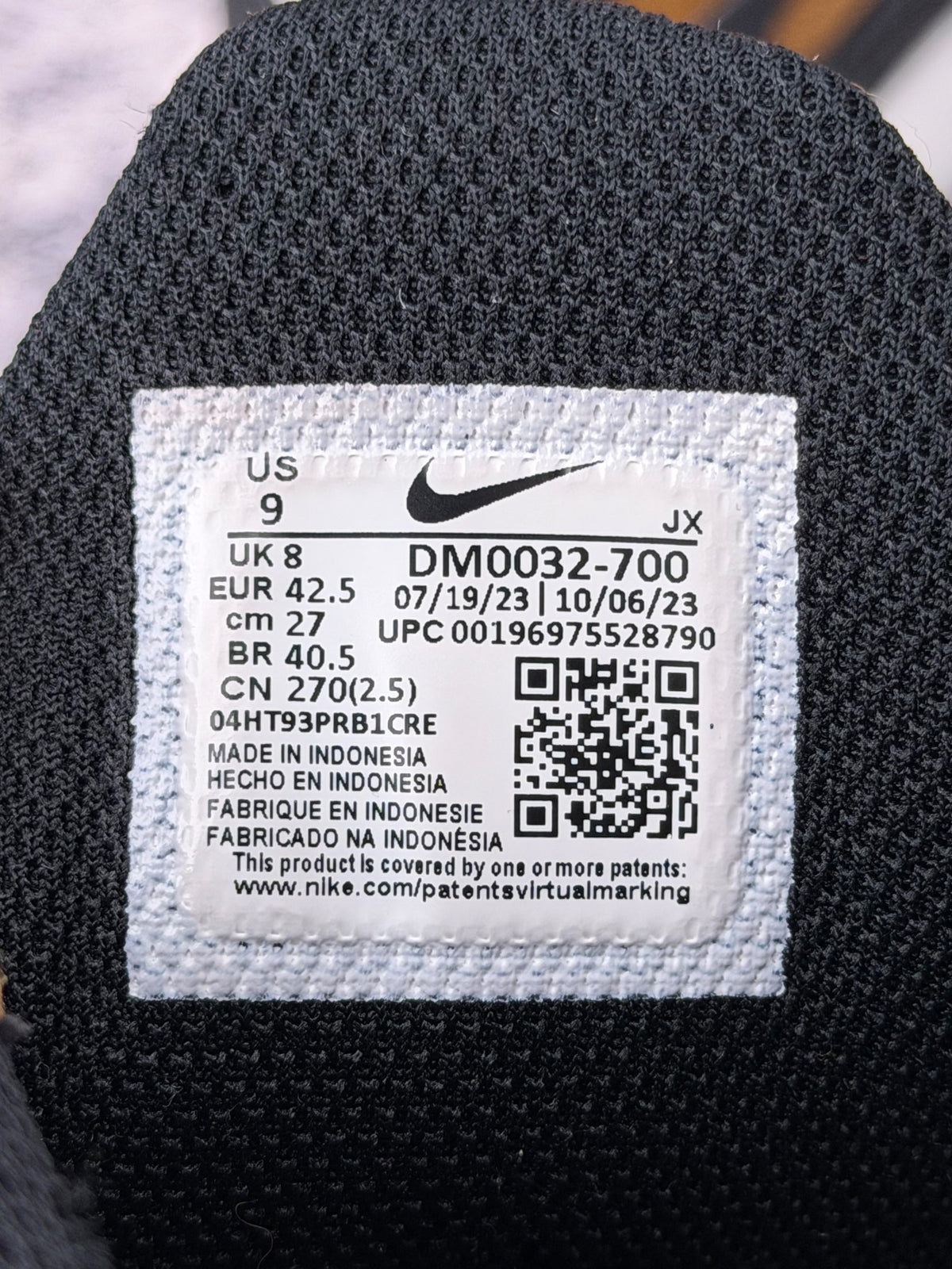 Nike Air Max Plus, buty sportowe męskie w bardzo dobrym stanie rozmiar 42.5, etykieta z kodem modelu DM0032-700