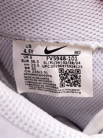 Nike Air Force 1 Low, buty sportowe damskie w bardzo dobrym stanie rozmiar 36.5, etykieta z kodem modelu FV5948-001