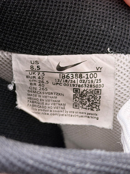 Nike Air Force 1 Low '07 LV8 SK8 White/Black, buty sportowe męskie w bardzo dobrym stanie rozmiar 42, etykieta z kodem modelu IB6388-100