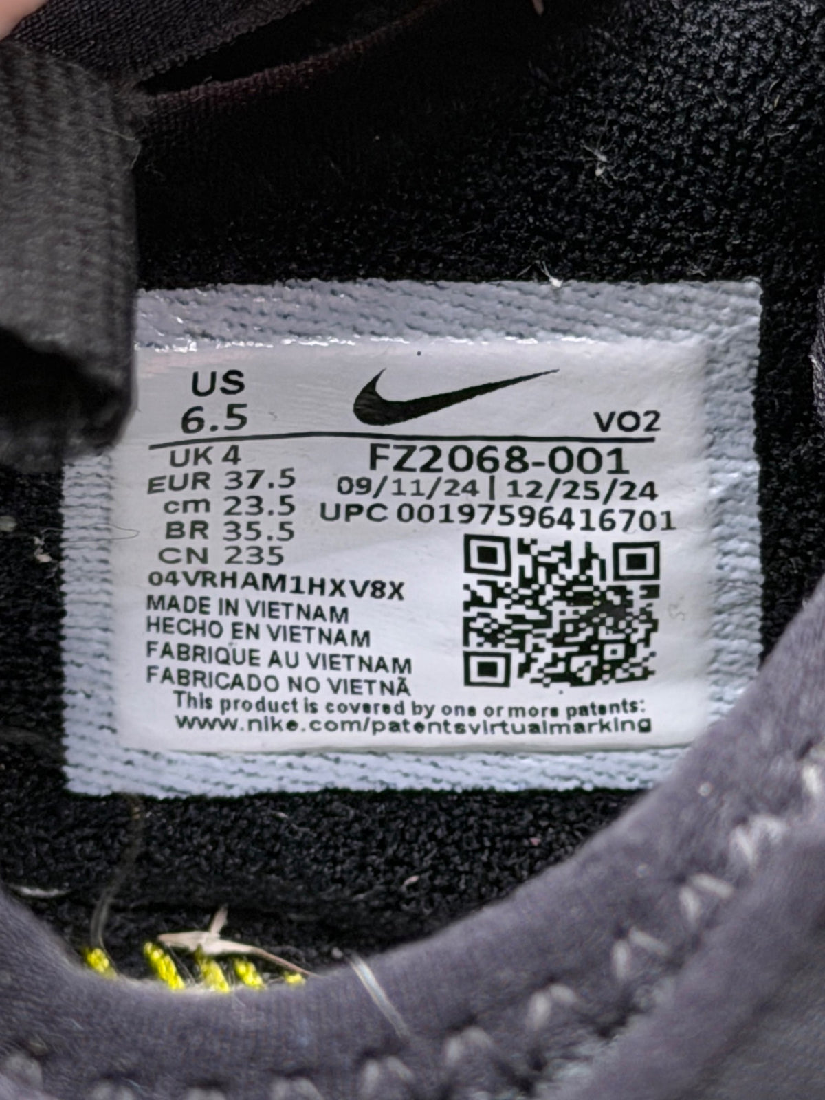 Nike Air Max SNDR Black Metallic, buty sportowe damskie w bardzo dobrym stanie rozmiar 37.5, etykieta z kodem modelu FZ2068-001