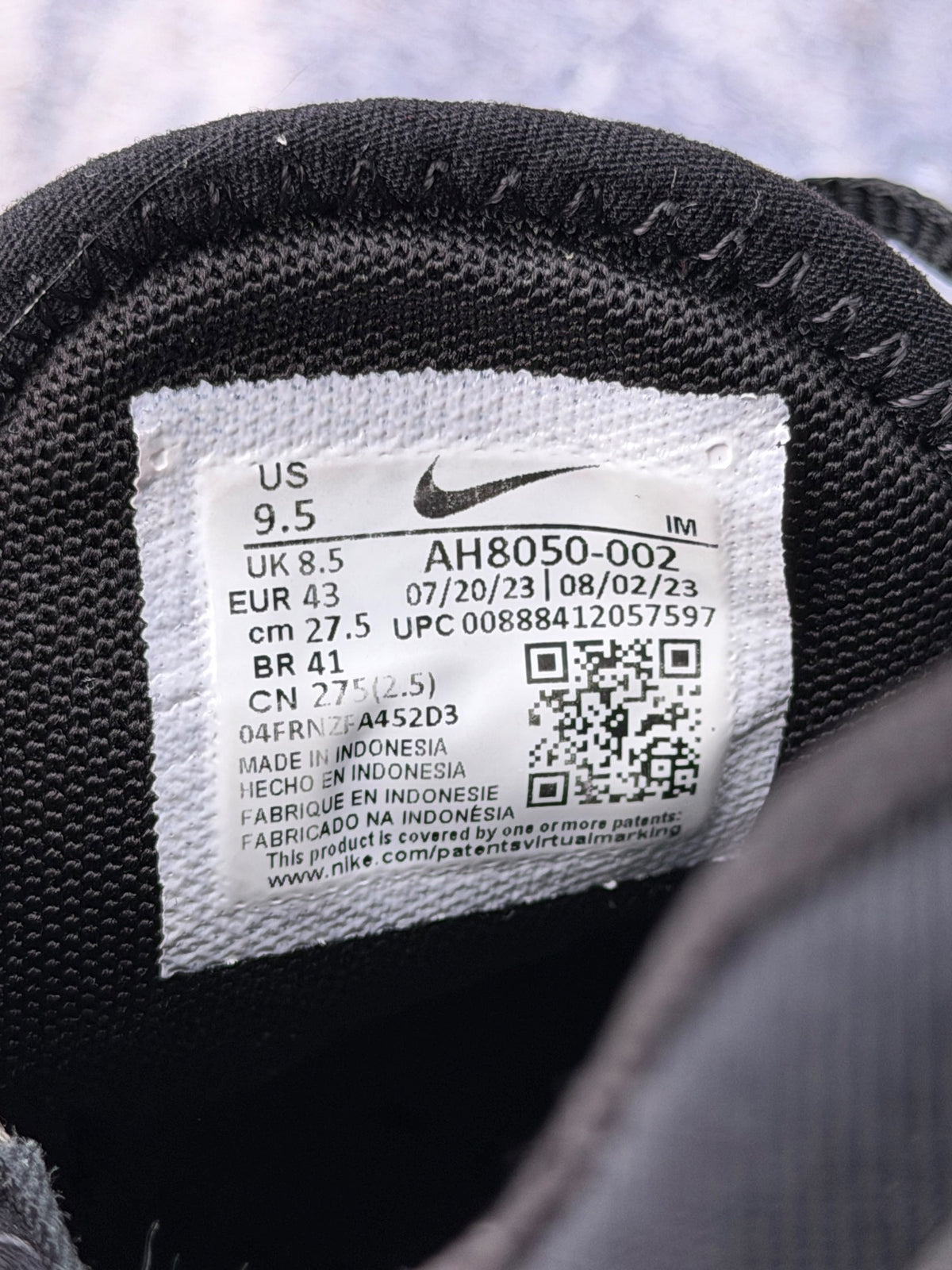 Nike Air Max 270 Black/White, buty sportowe męskie w bardzo dobrym stanie rozmiar 43, etykieta z kodem modelu AH8050-002