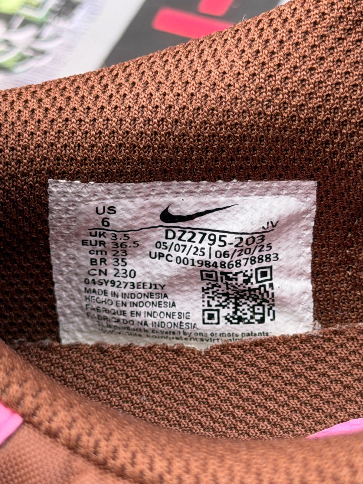 Nike Classic Cortez, buty sportowe damskie w bardzo dobrym stanie rozmiar 36.5, etykieta z kodem modelu DZ2795-203
