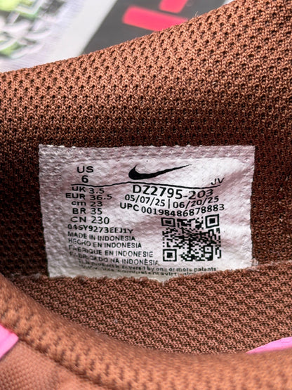 Nike Classic Cortez, buty sportowe damskie w bardzo dobrym stanie rozmiar 36.5, etykieta z kodem modelu DZ2795-203