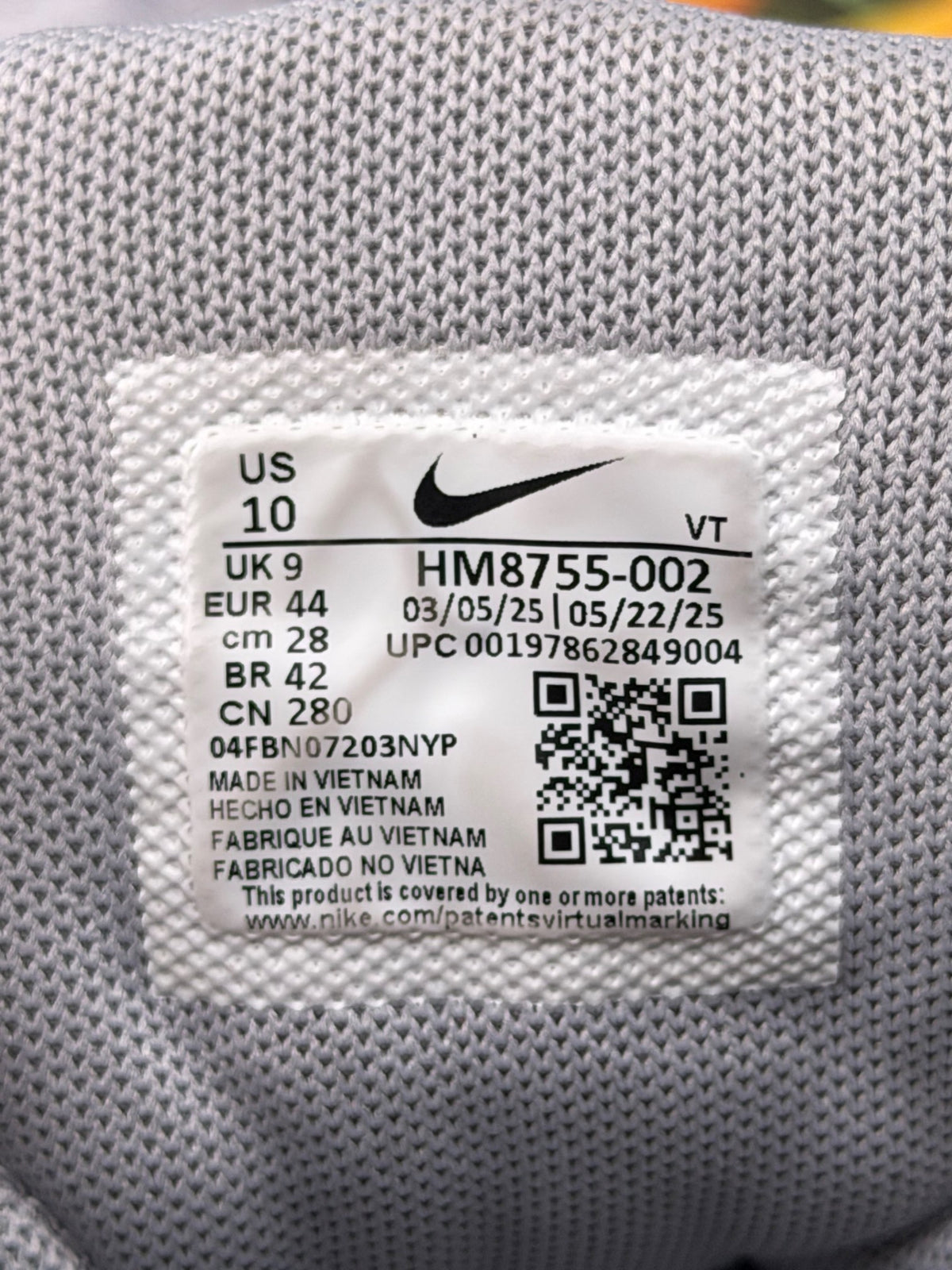 Nike Air Max 95 Wolf Grey, buty sportowe męskie w bardzo dobrym stanie rozmiar 44, etykieta z kodem modelu HM8755-002