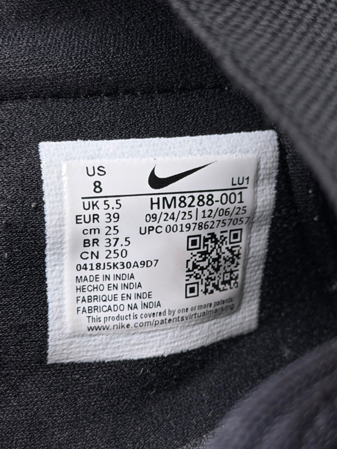Nike Air Rift Lace Off Noir, sandały damskie w bardzo dobrym stanie rozmiar 39, etykieta z kodem modelu HM8288-001