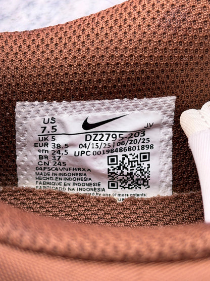 Nike Classic Cortez, buty sportowe damskie w bardzo dobrym stanie rozmiar 38.5, etykieta z kodem modelu DZ2795-203