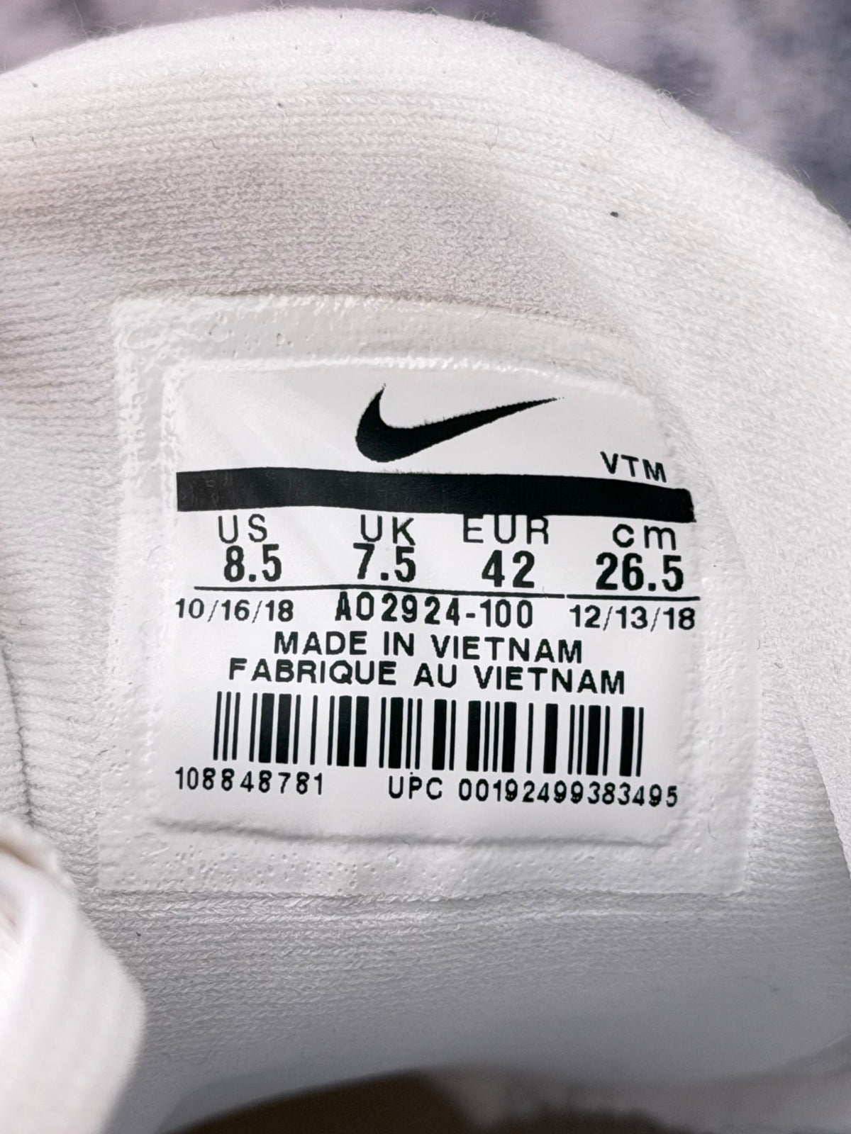 Nike Air Max 720 Metallic Platinum, buty sportowe męskie nowe rozmiar 42, etykieta z kodem modelu AO2924-100
