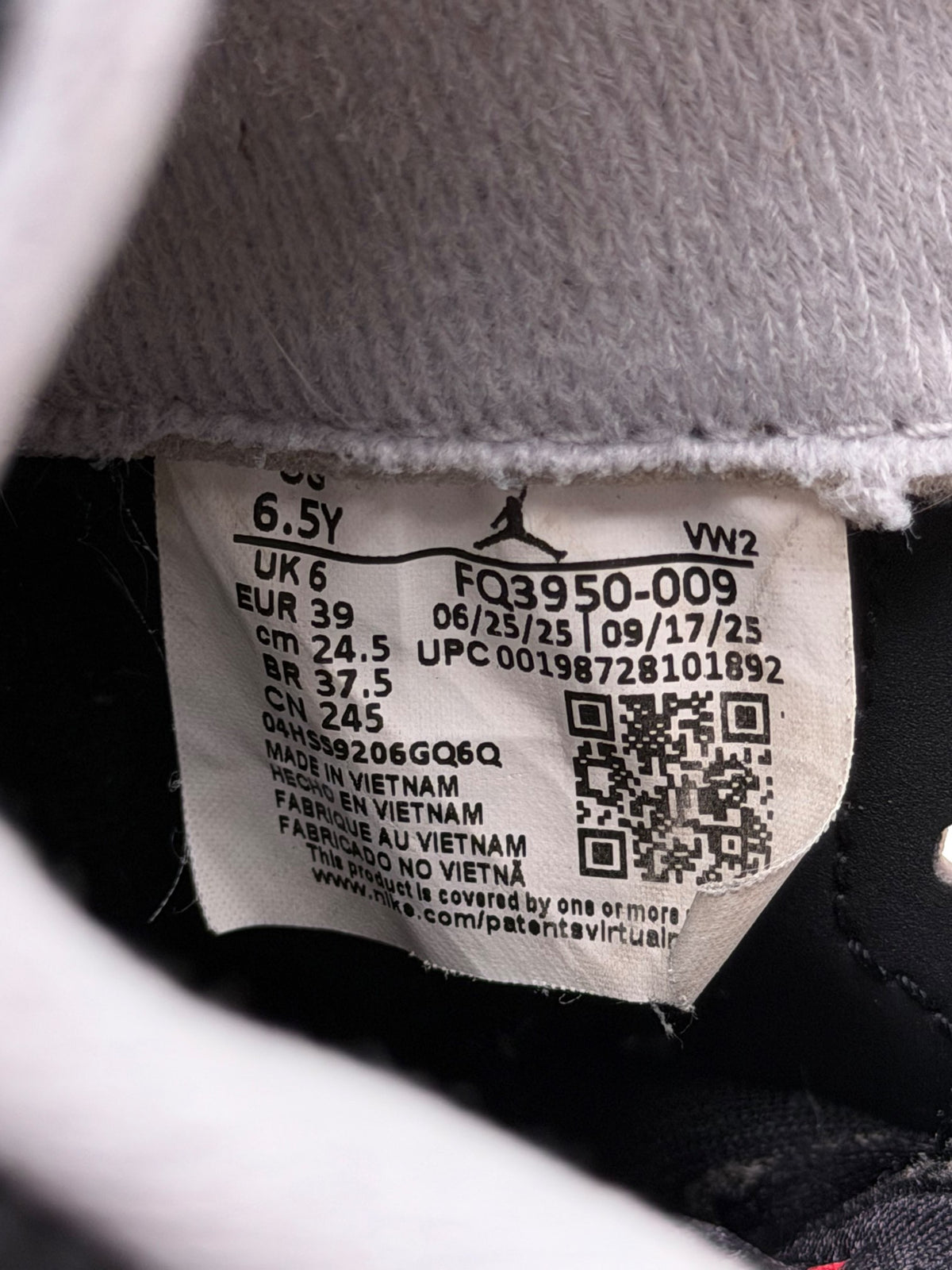 Nike Air Jordan Spizike Low, buty sportowe damskie w bardzo dobrym stanie rozmiar 39, etykieta z kodem modelu FQ3950-009