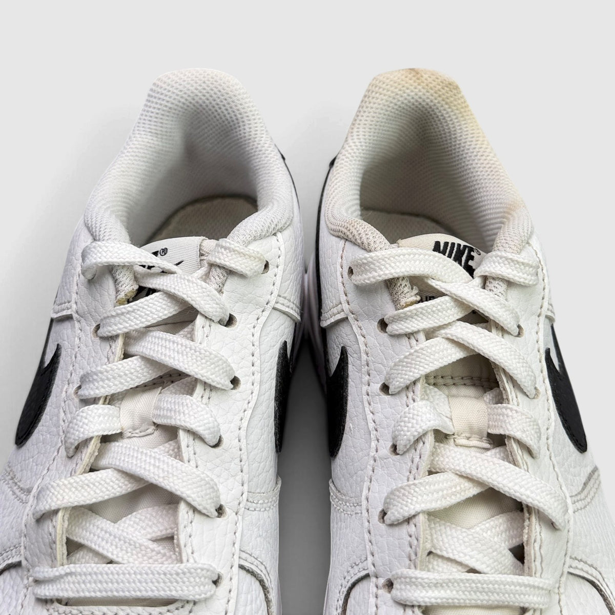 Nike Air Force 1 Low, buty sportowe damskie w bardzo dobrym stanie rozmiar 38, detal