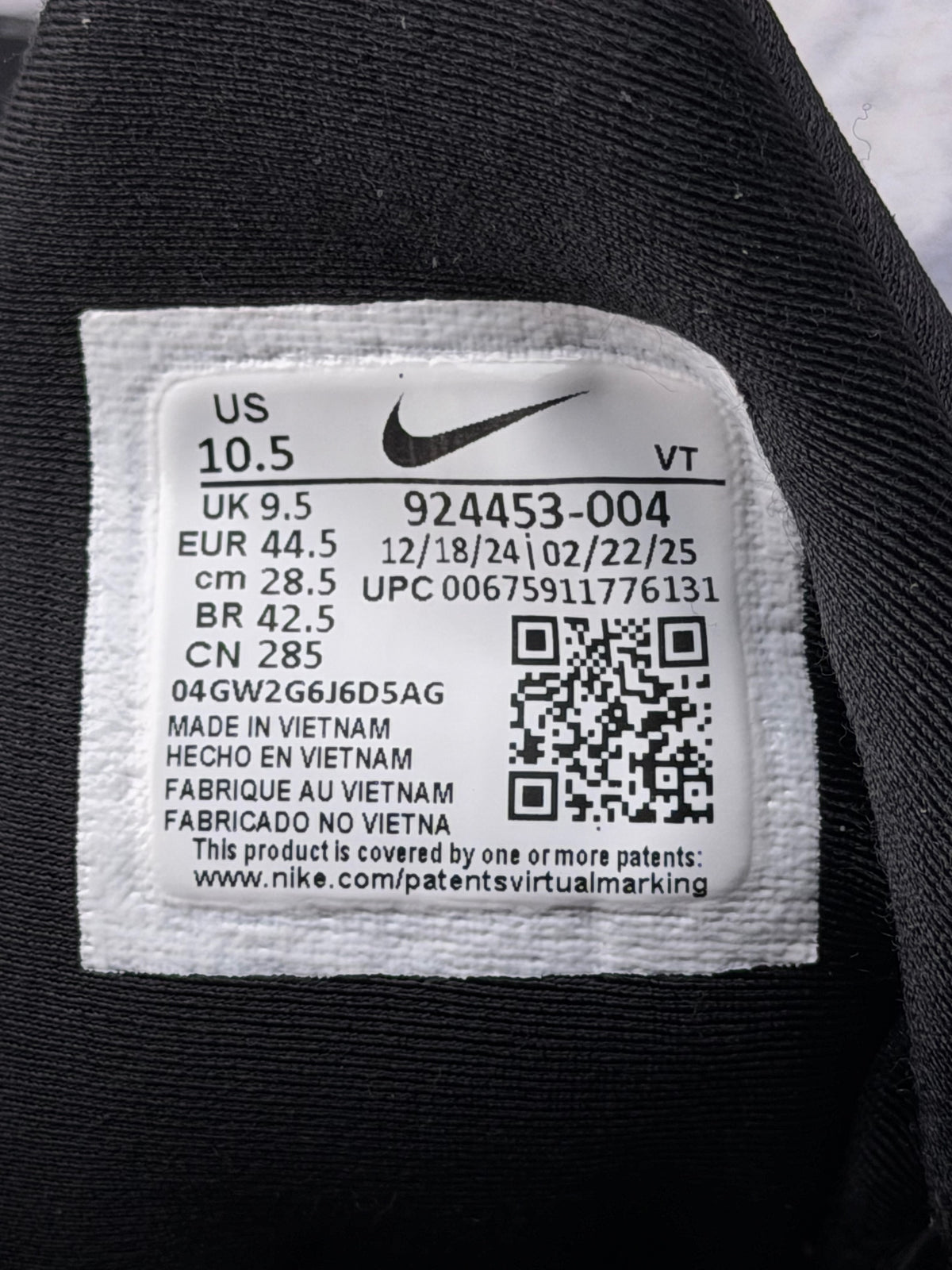 Nike Air VaporMax Plus Triple Black, buty sportowe męskie w dobrym stanie rozmiar 44.5, etykieta z kodem modelu 924453-004