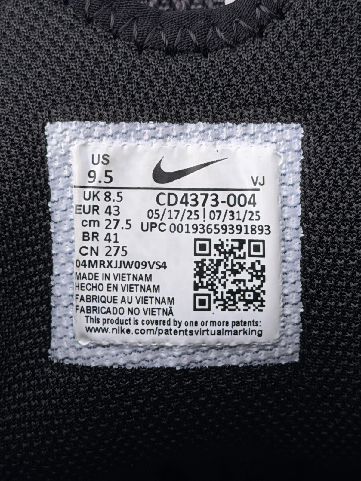 Nike React Vision Triple Black, buty sportowe męskie w bardzo dobrym stanie rozmiar 43, etykieta z kodem modelu CD4373-004