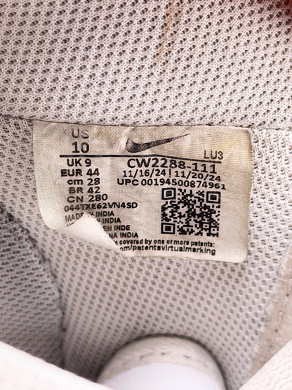 Nike Air Force 1 Low Triple White, buty sportowe męskie w dobrym stanie rozmiar 44, etykieta z kodem modelu CW2288-111