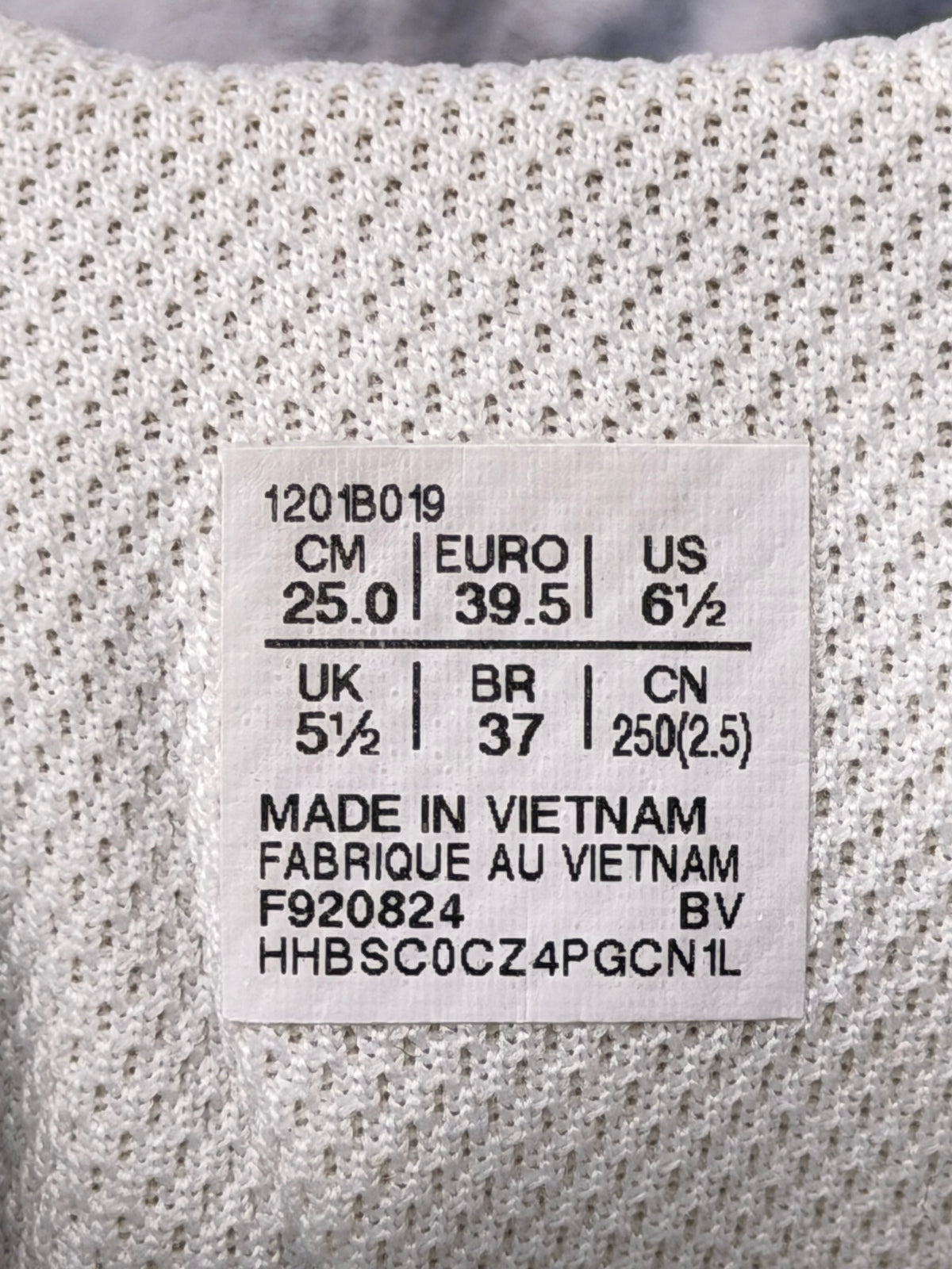 Asics GEL-1130, buty sportowe damskie w dobrym stanie rozmiar 39.5, etykieta z kodem modelu 1201B019