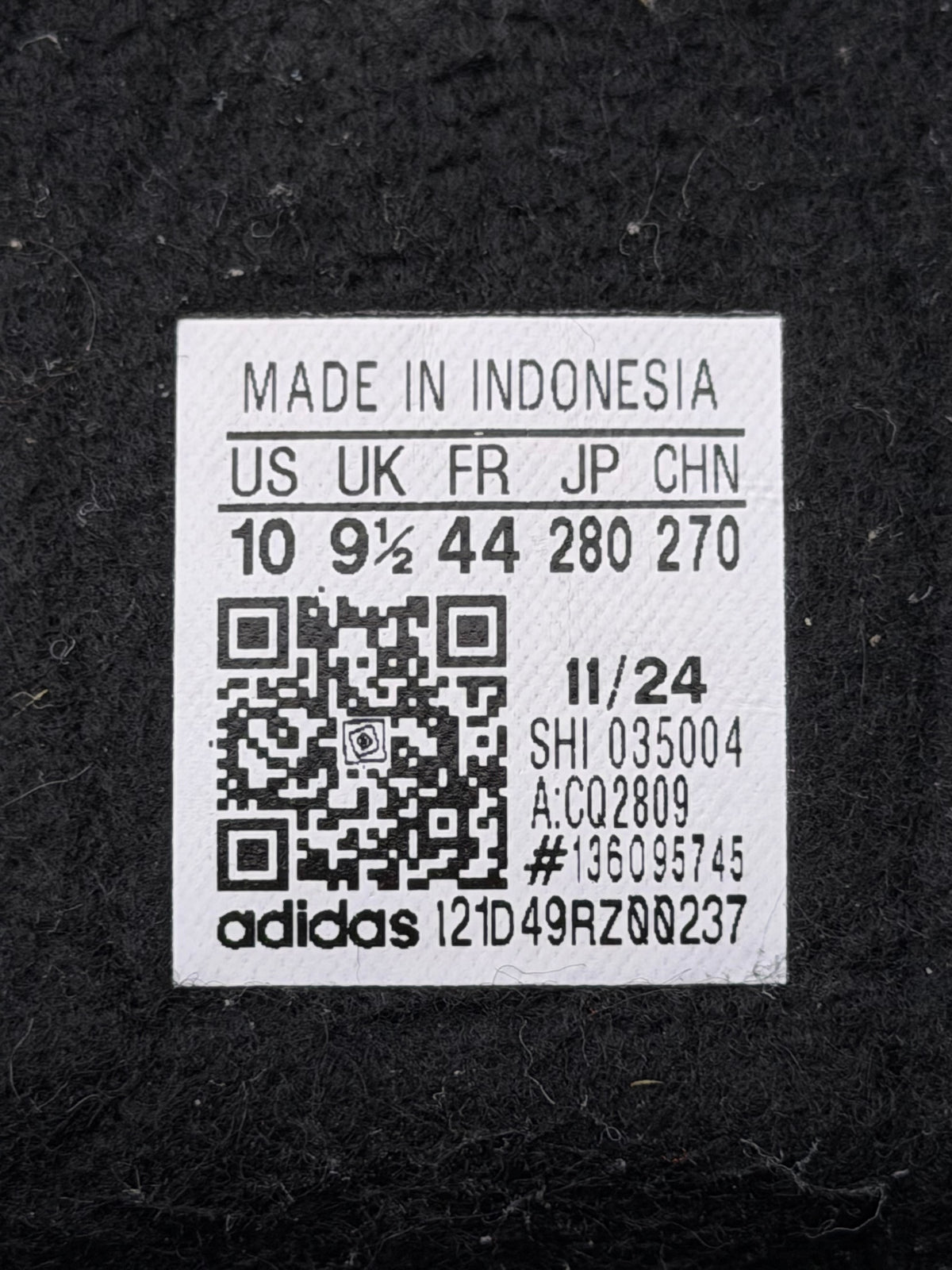Adidas Gazelle Triple Black, buty sportowe męskie w bardzo dobrym stanie rozmiar 44, etykieta z kodem modelu CQ2809