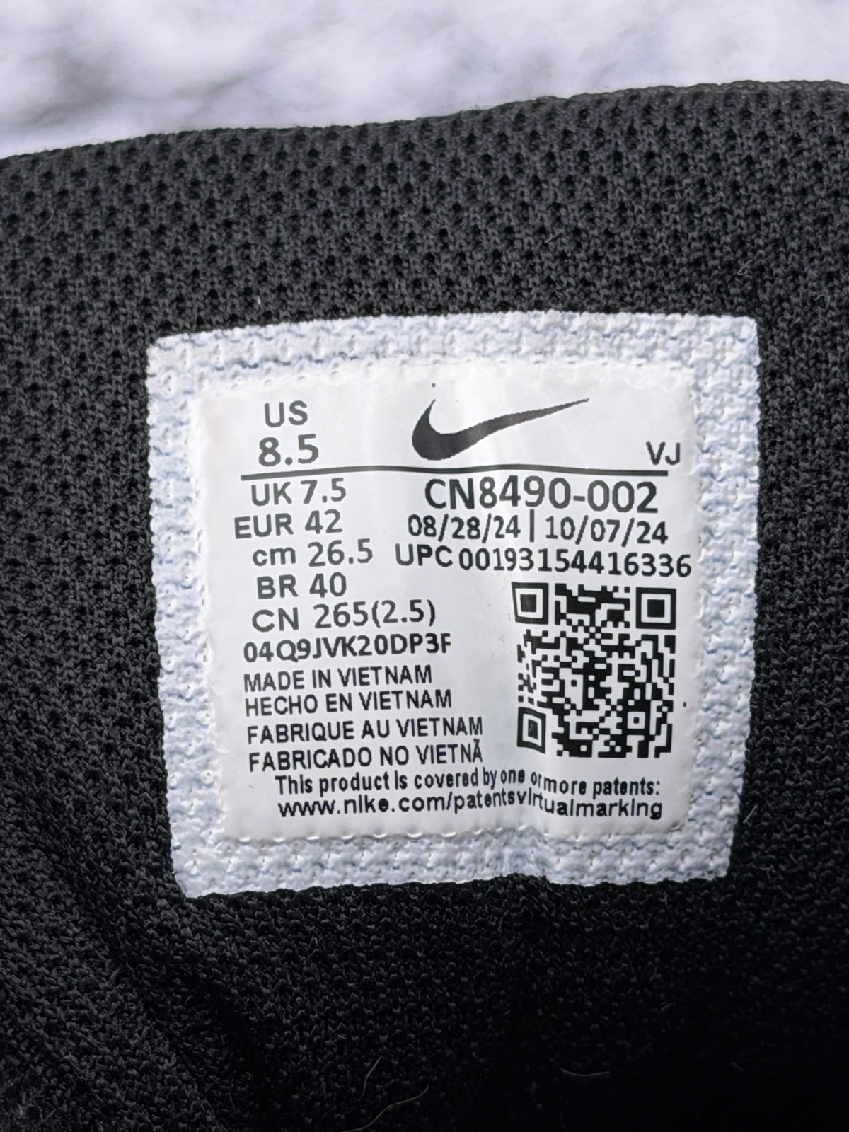 Nike Air Max 90, buty sportowe męskie w bardzo dobrym stanie rozmiar 42, etykieta z kodem modelu CN8490-002