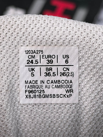 Asics Gt-2160, buty sportowe damskie w bardzo dobrym stanie rozmiar 39, etykieta z kodem modelu 1203A275