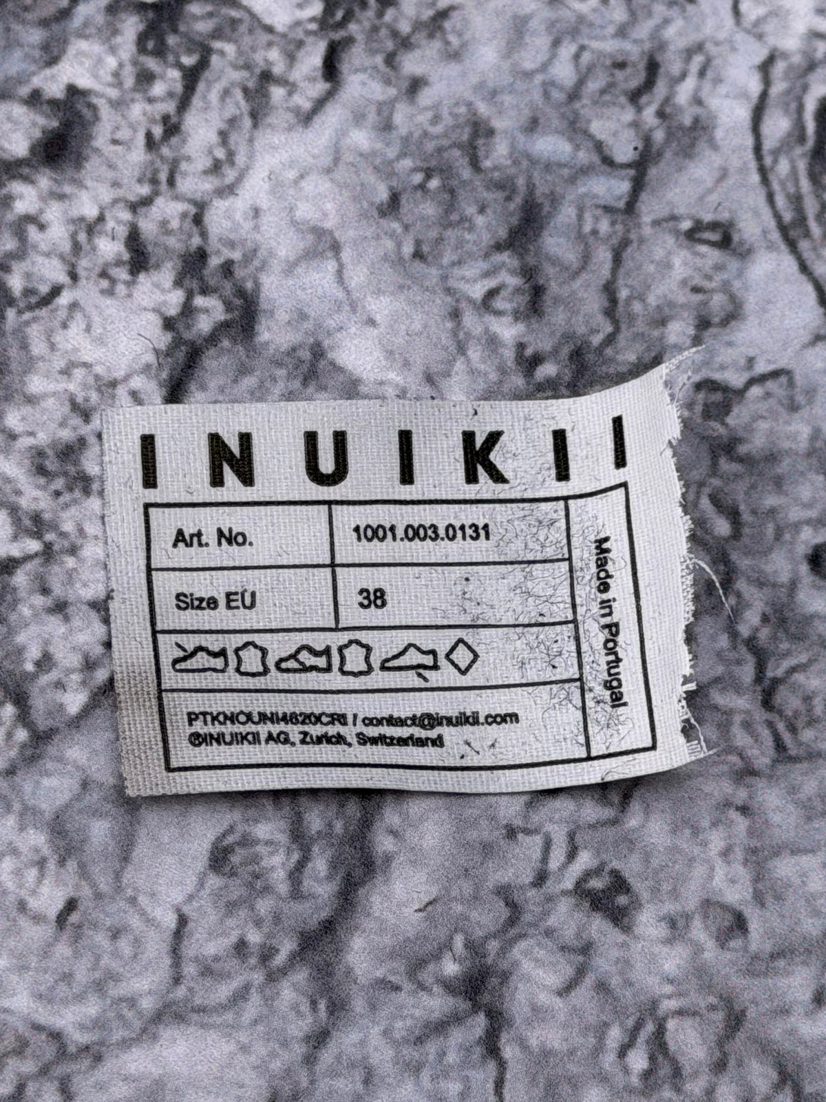 Inuikii Gloss, śniegowce damskie w bardzo dobrym stanie rozmiar 39, etykieta z kodem modelu 1001.003.0131