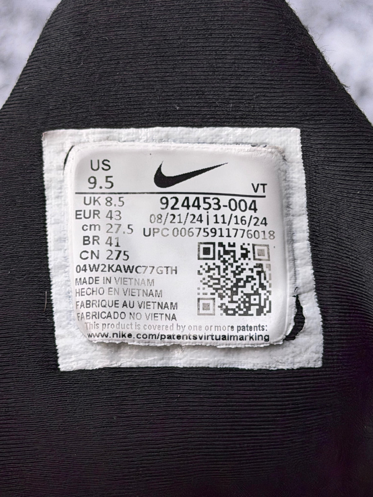 Nike Air VaporMax Plus Triple Black, buty sportowe męskie w bardzo dobrym stanie rozmiar 43, etykieta z kodem modelu 924453-004