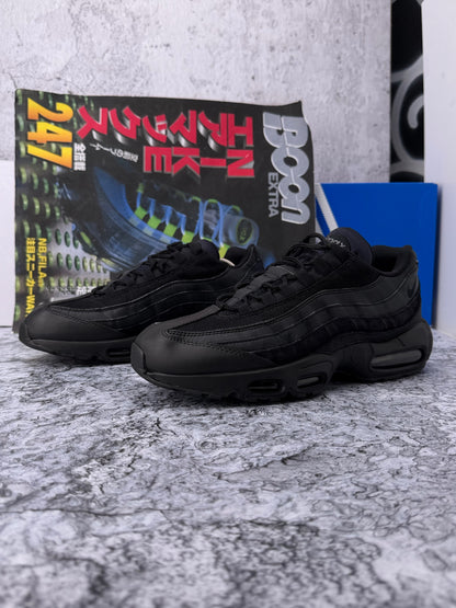 Nike Air Max 95 Essential Triple Black, buty sportowe męskie w bardzo dobrym stanie rozmiar 45, para butów