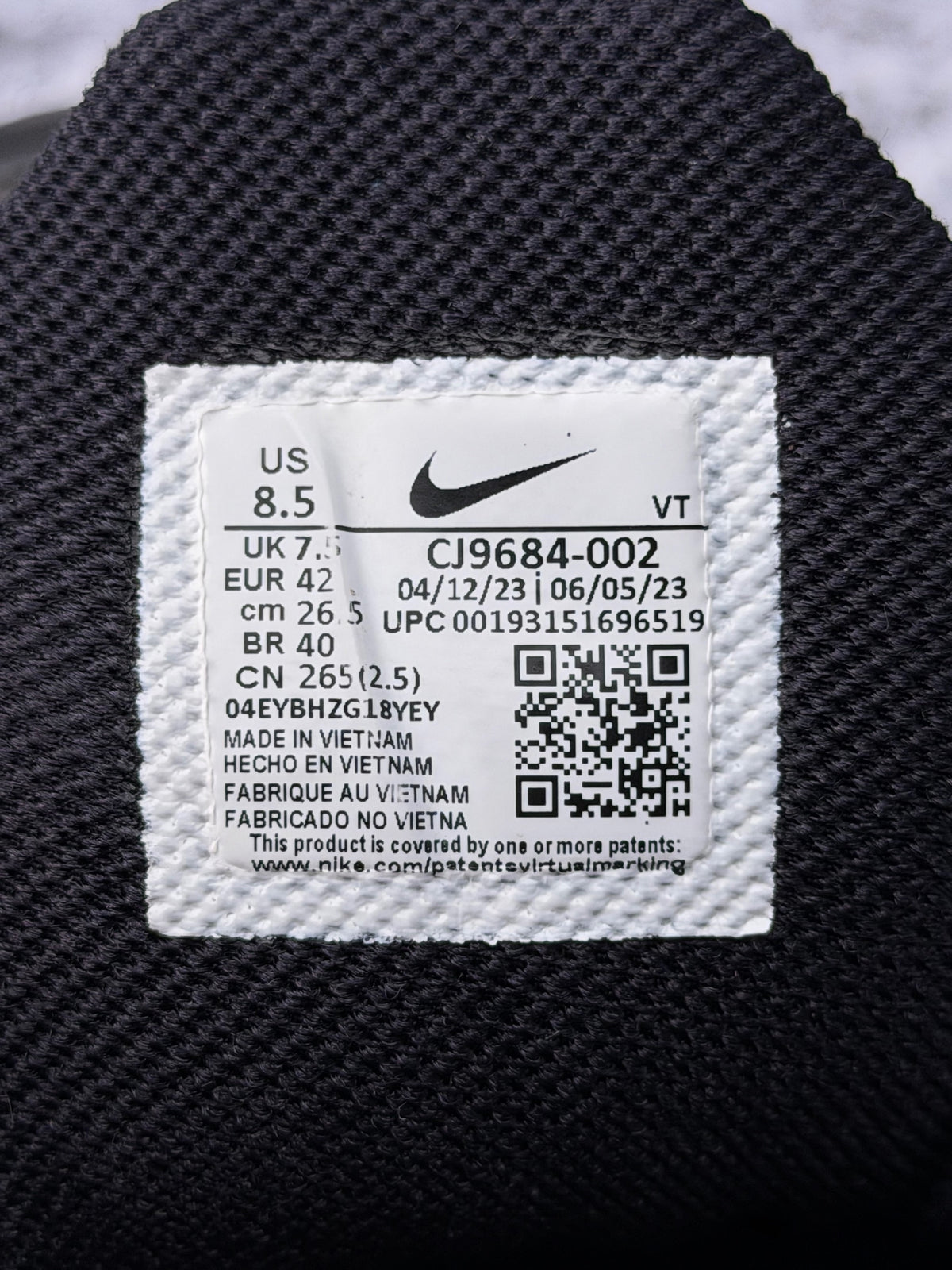 Nike Air Max Plus III Wolf Grey, buty sportowe męskie w bardzo dobrym stanie rozmiar 42, etykieta z kodem modelu CJ9684-002