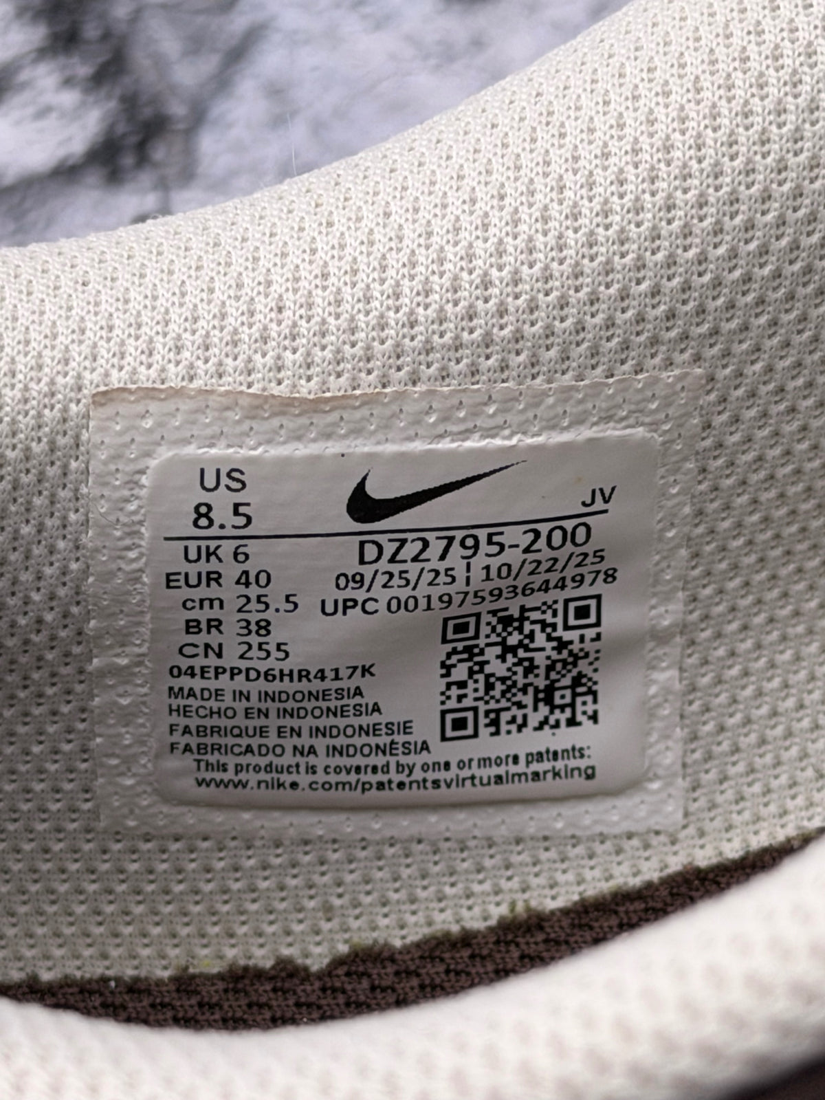 Nike Classic Cortez Baroque Brown, buty sportowe damskie w bardzo dobrym stanie rozmiar 40, etykieta z kodem modelu DZ2795-200